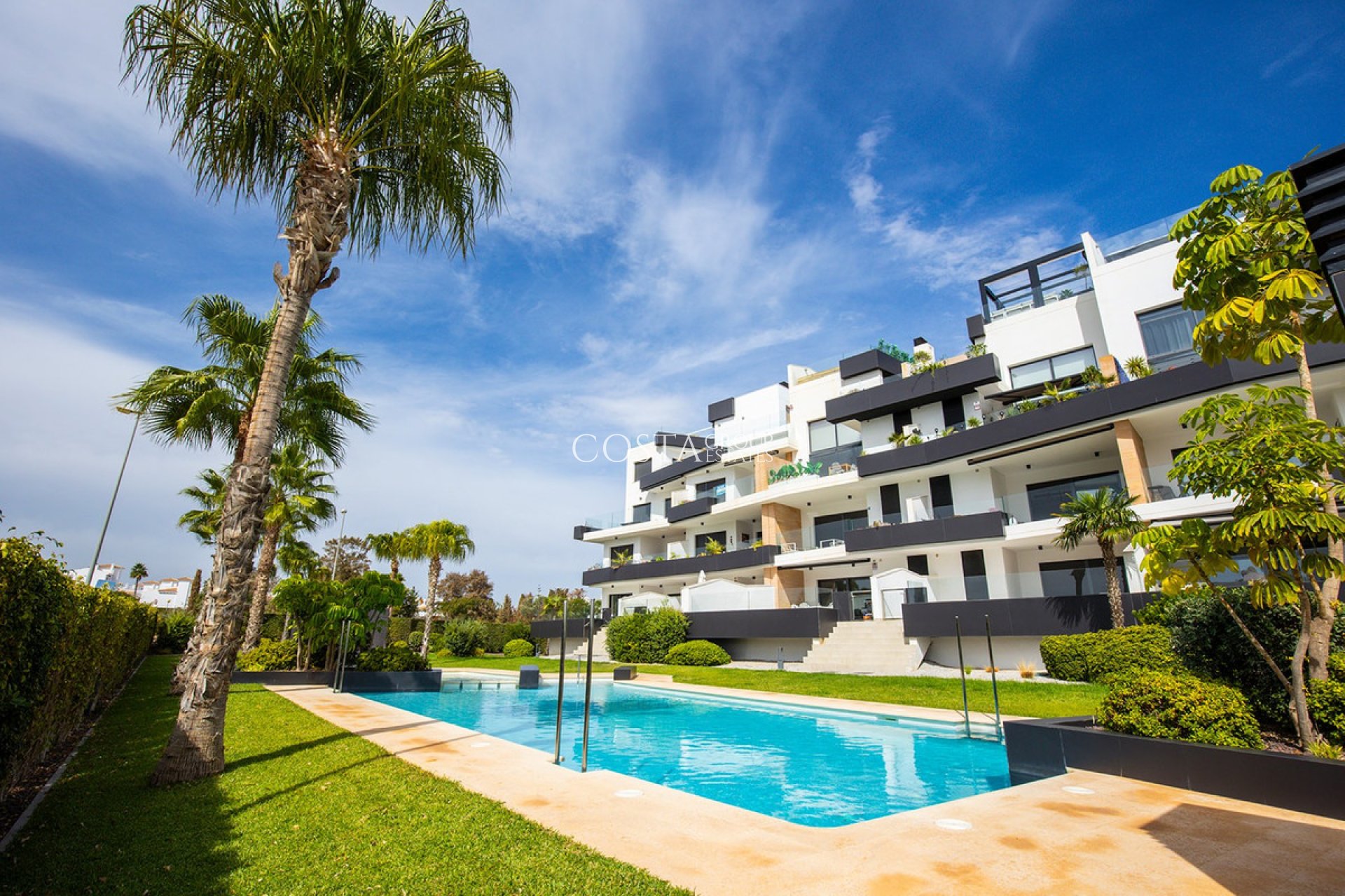 Resale - Apartments -
Orihuela Costa