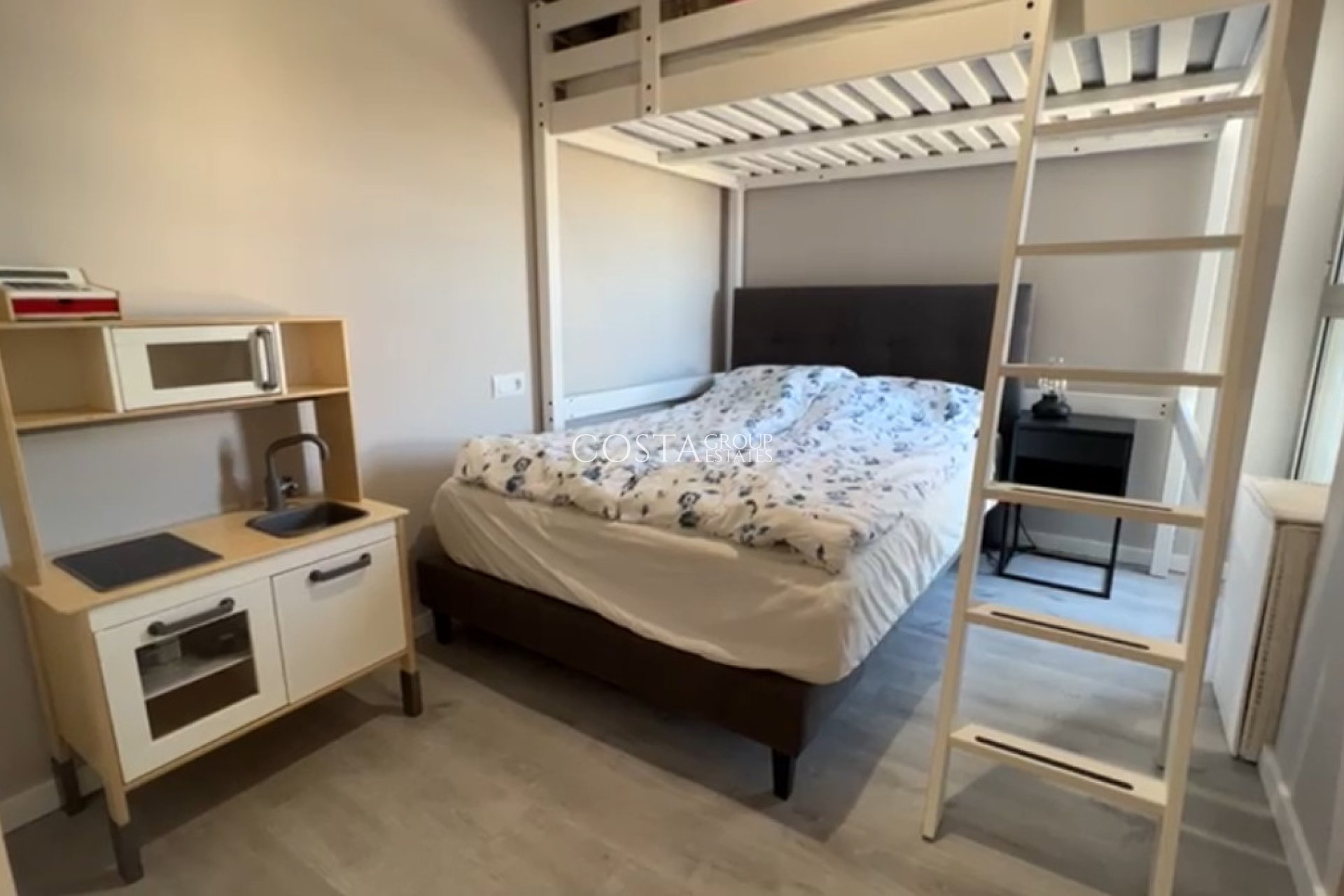 Resale - Apartments -
Orihuela - Orihuela Costa