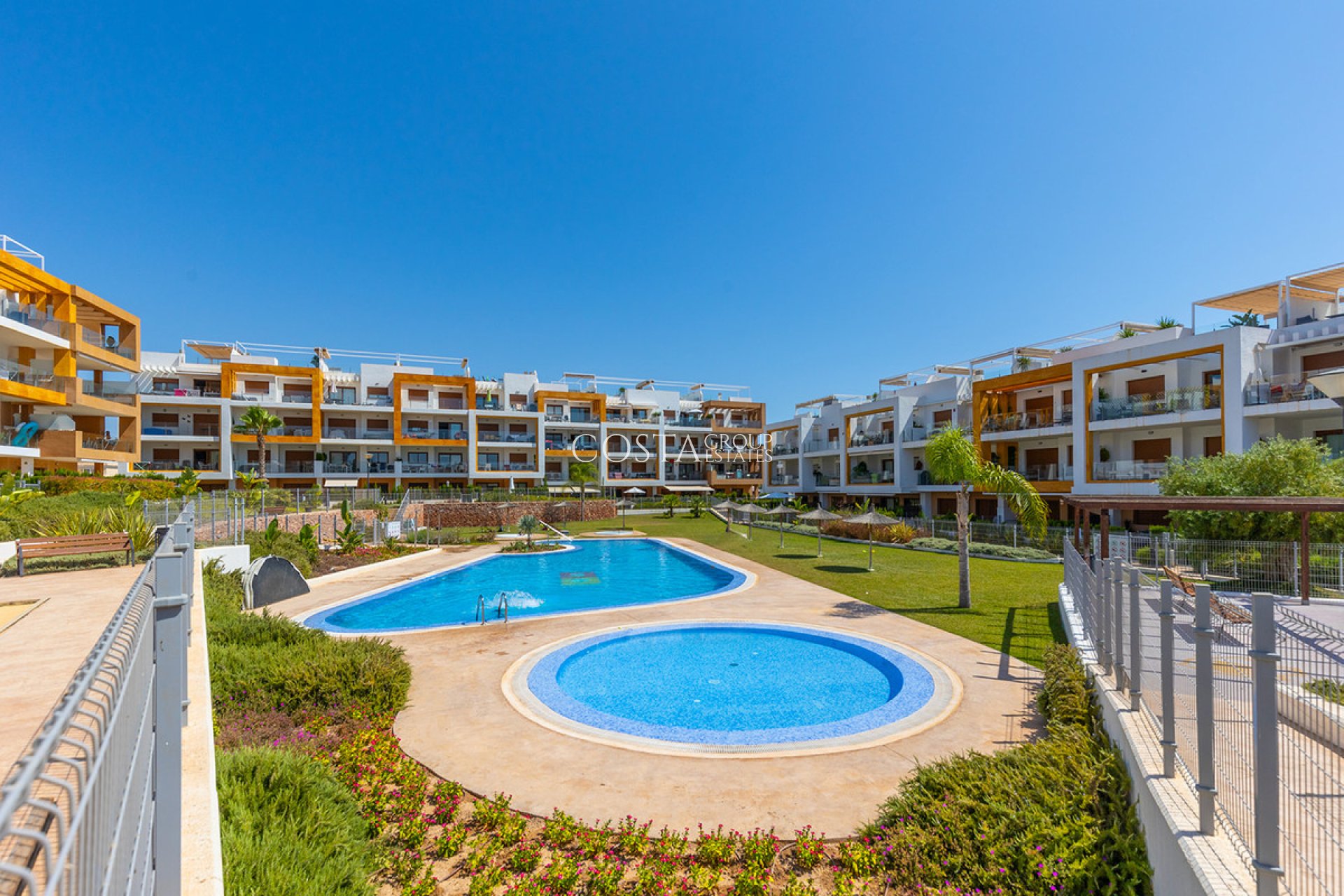 Resale - Apartments -
Orihuela - Villamartin
