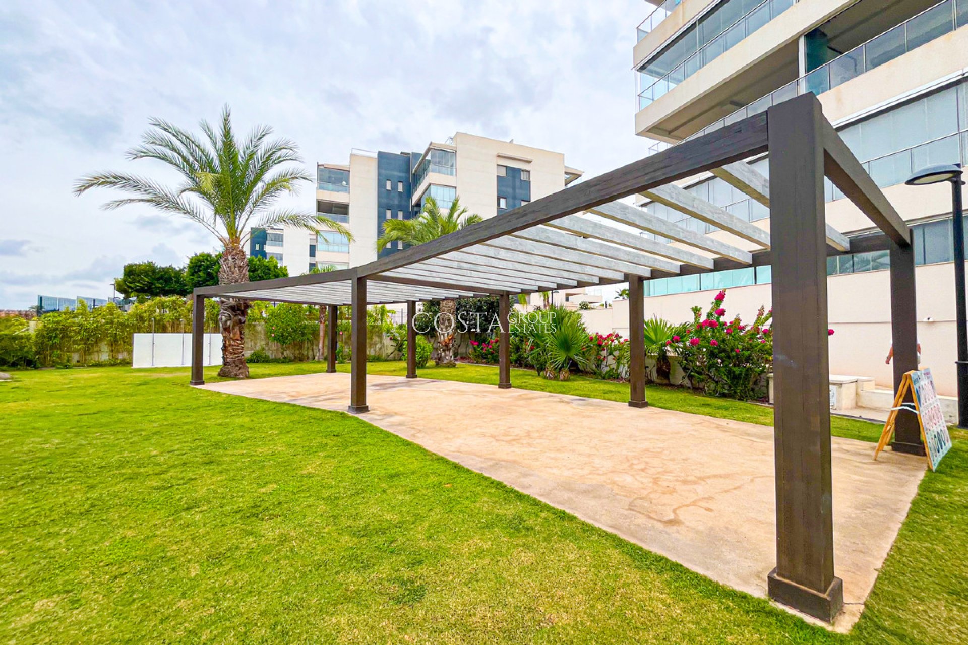 Resale - Apartments -
Orihuela - Villamartin