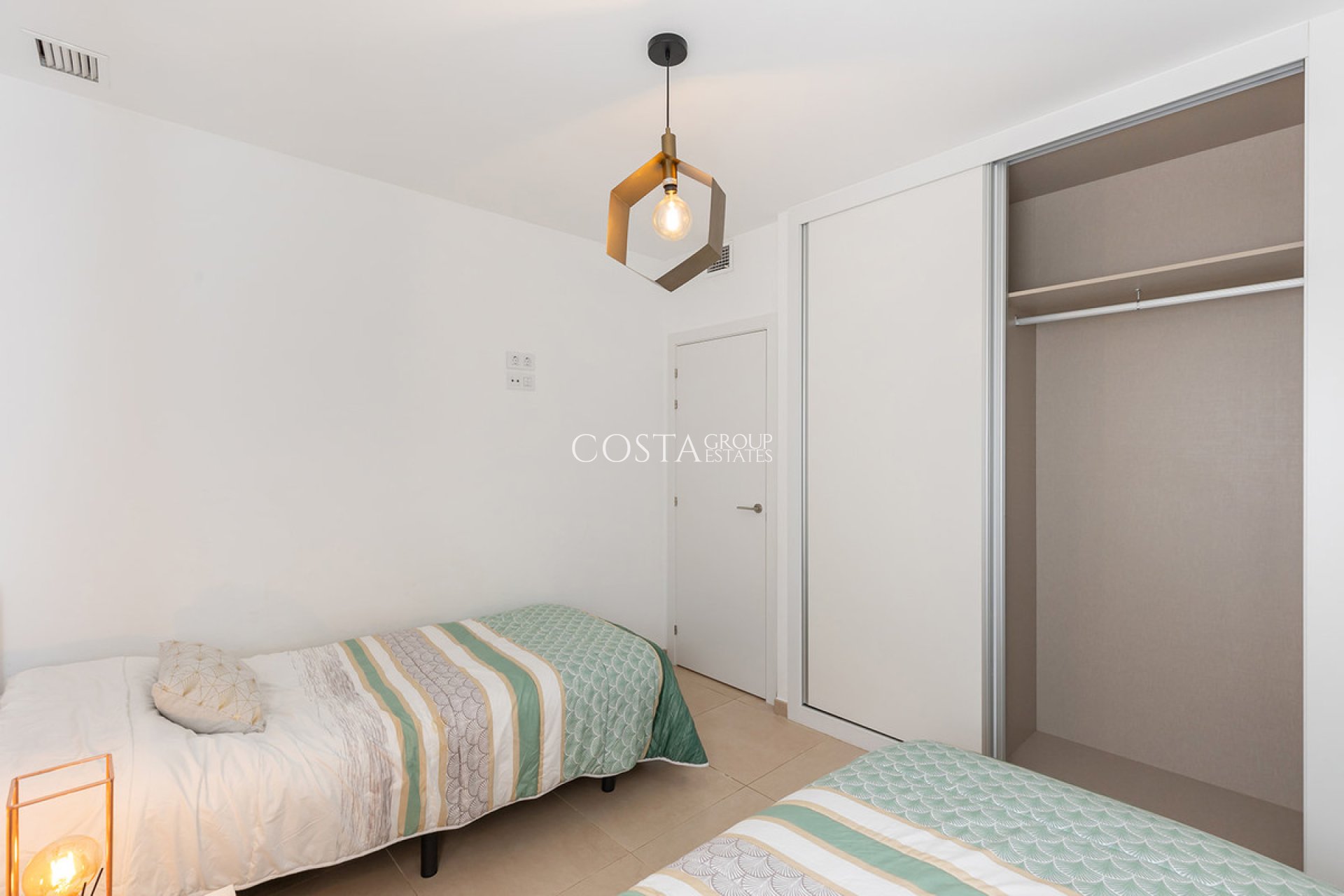 Resale - Apartments -
Orihuela - Villamartin