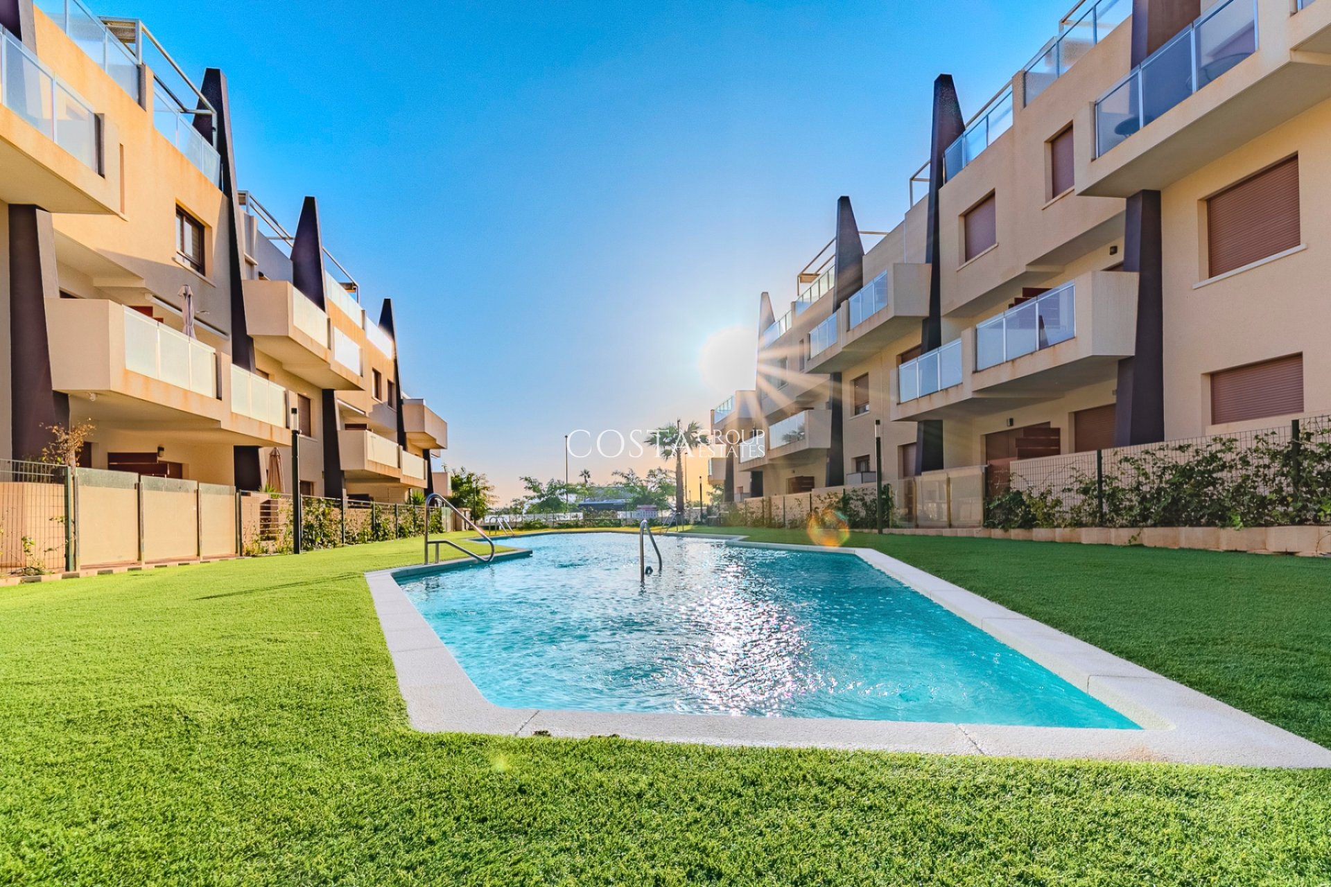 Resale - Apartments -
Pilar de la Horadada - Mil Palmeras
