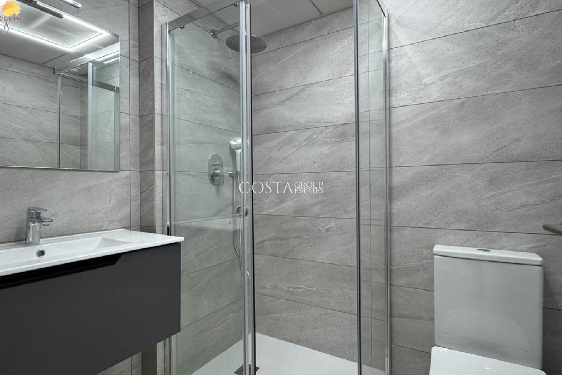 Resale - Apartments -
Torrevieja - Torrevieja Centro