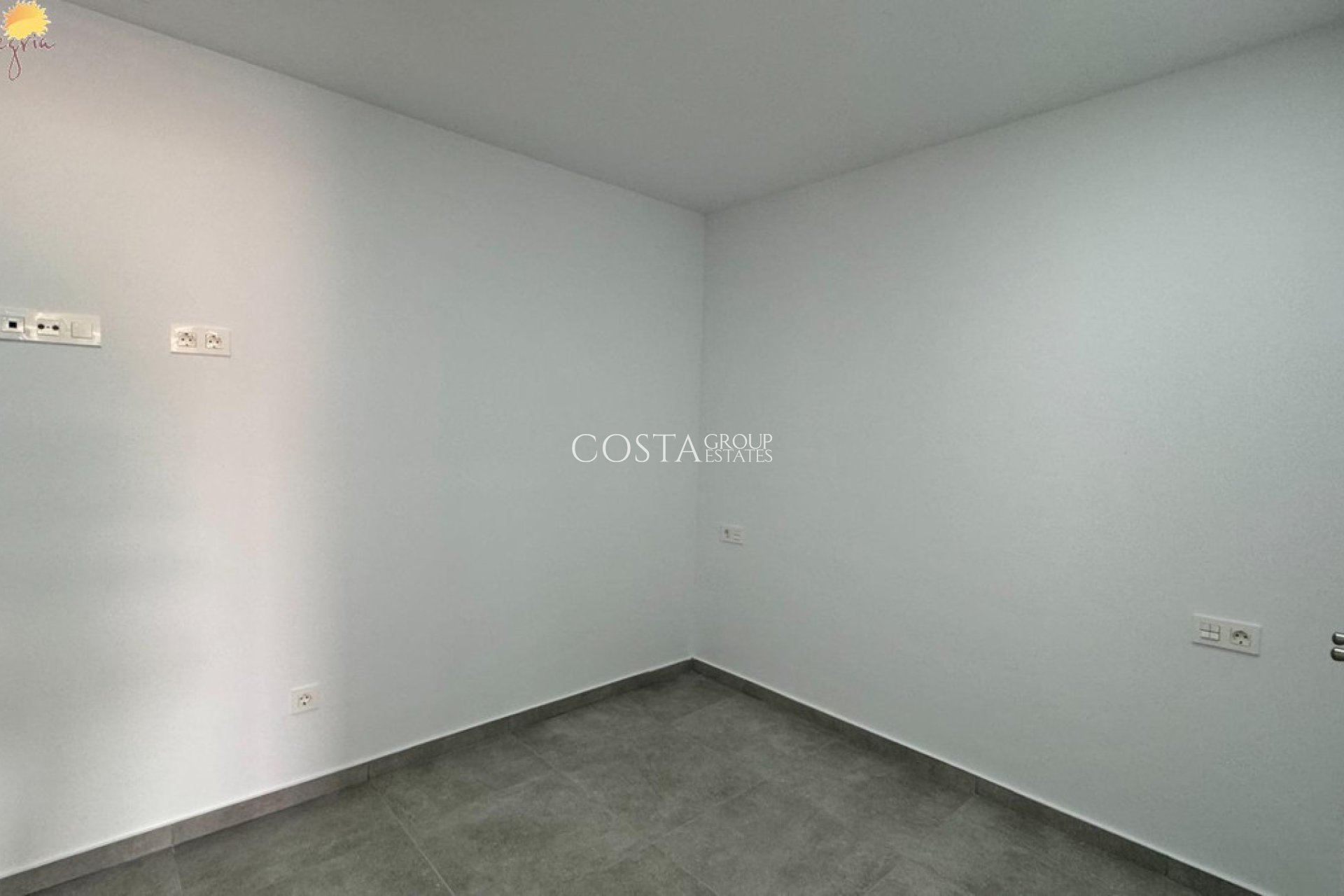 Resale - Apartments -
Torrevieja - Torrevieja Centro