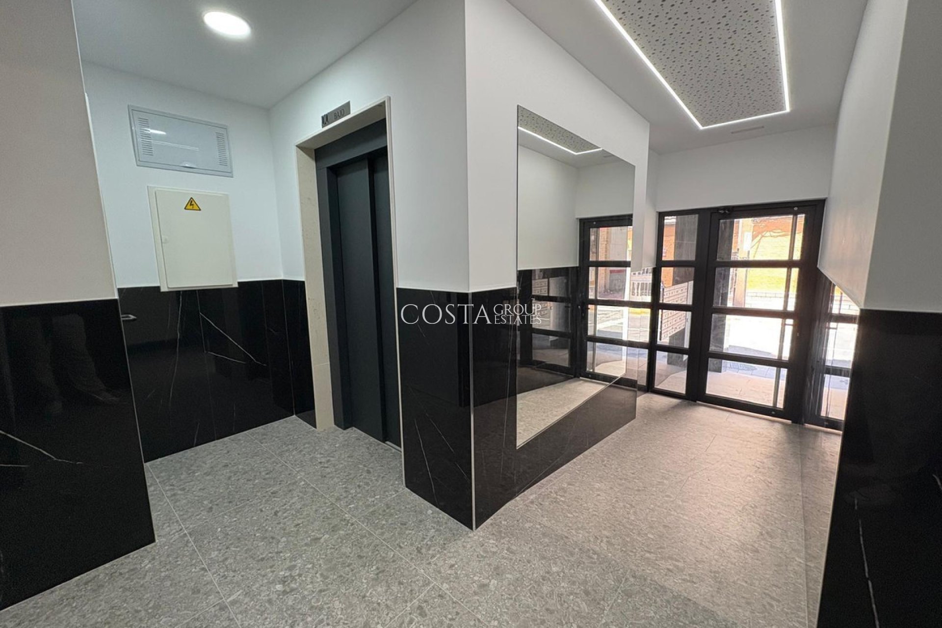 Resale - Apartments -
Torrevieja - Torrevieja Centro
