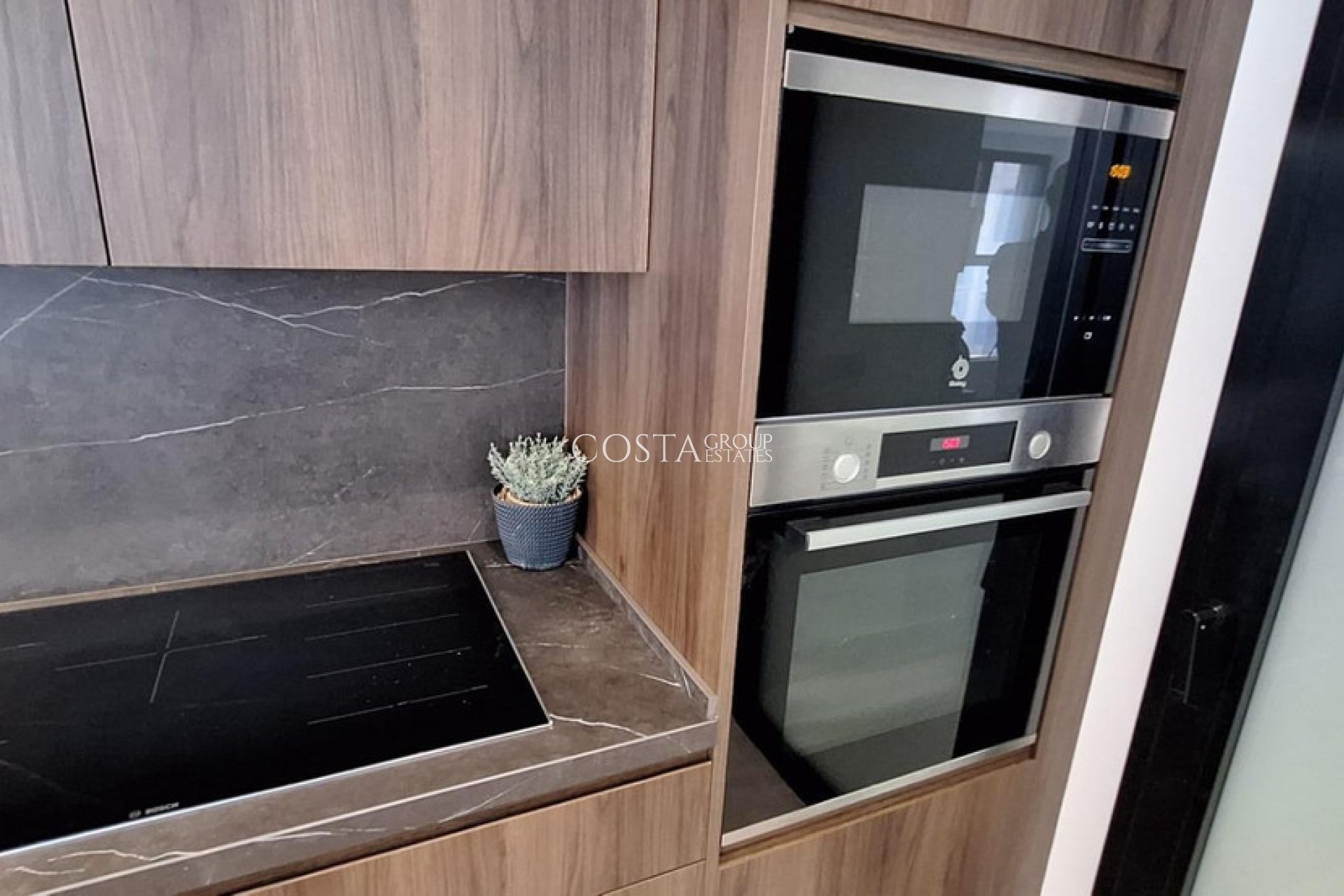 Resale - Apartments -
Torrevieja - Torrevieja Centro