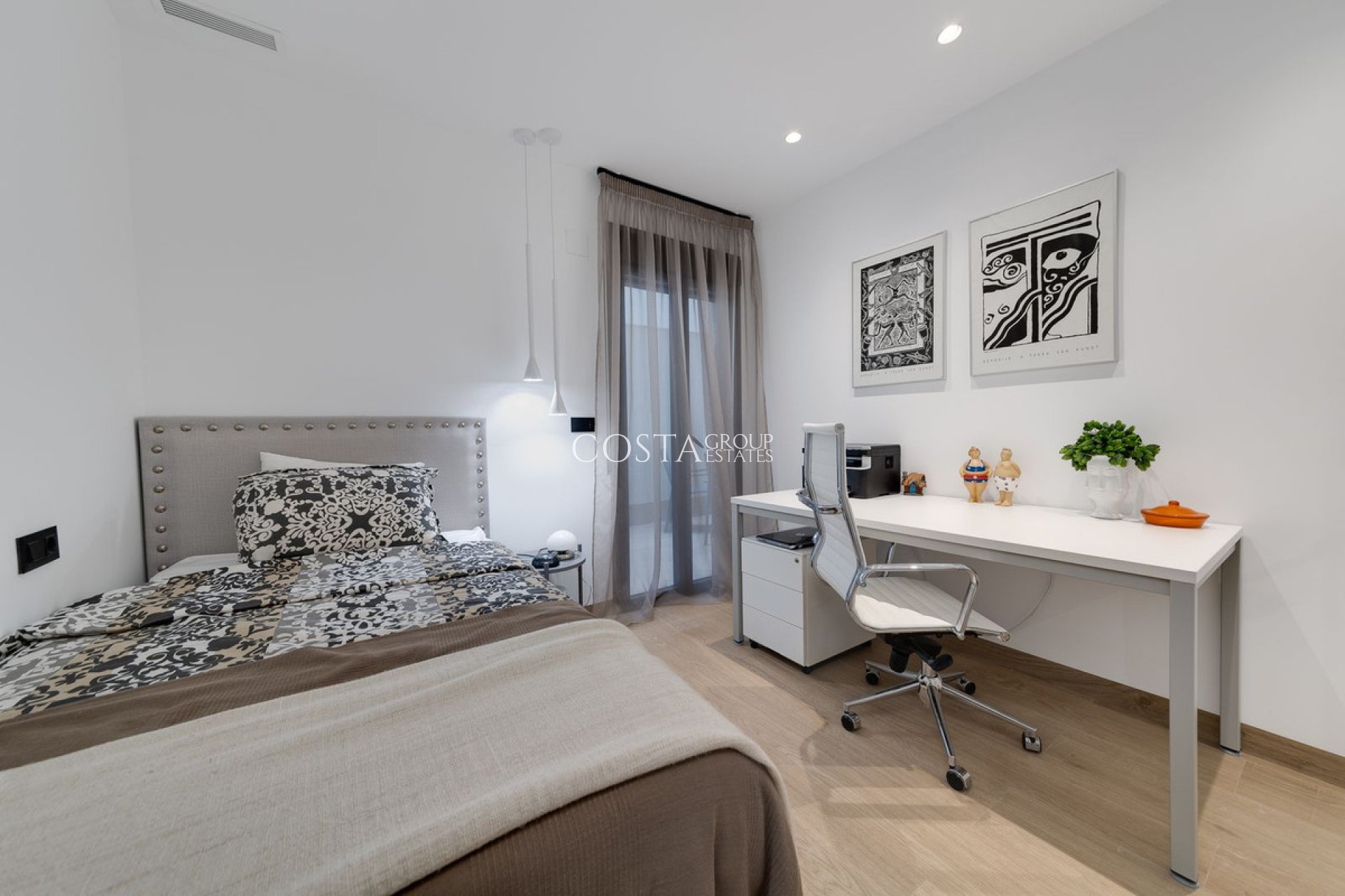 Resale - Apartments -
Torrevieja - Torrevieja Centro