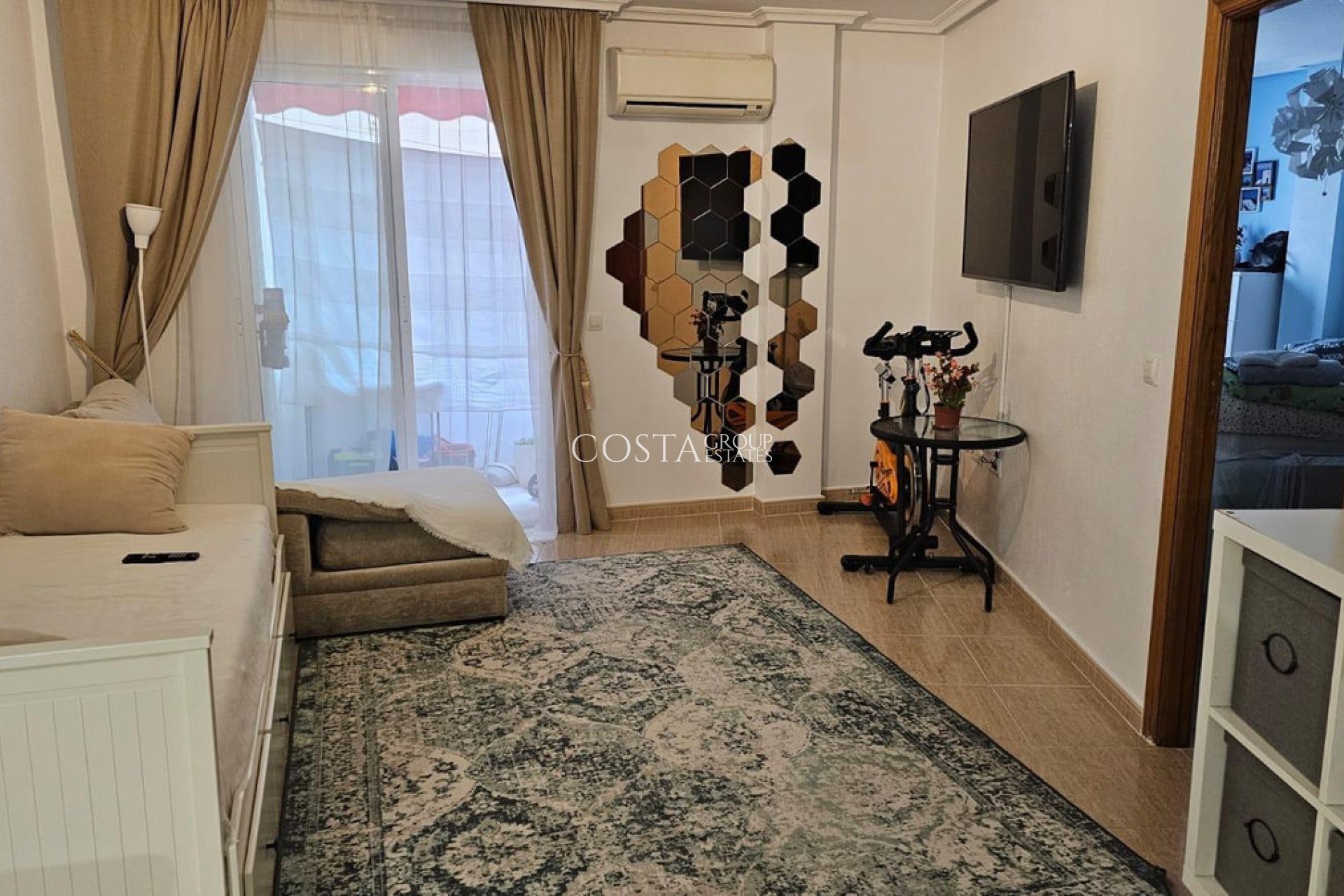 Resale - Apartments -
Torrevieja - Torrevieja Centro