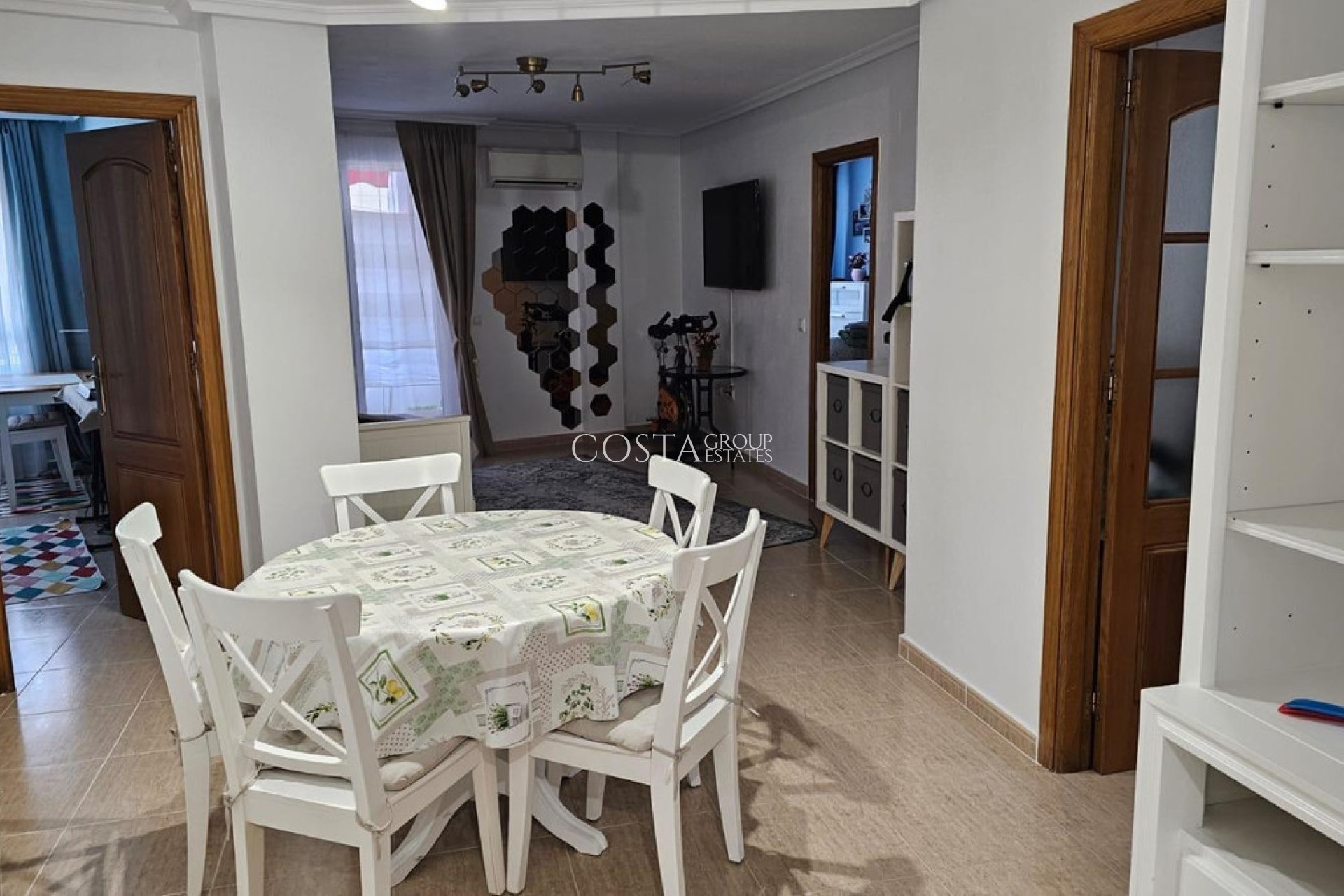 Resale - Apartments -
Torrevieja - Torrevieja Centro
