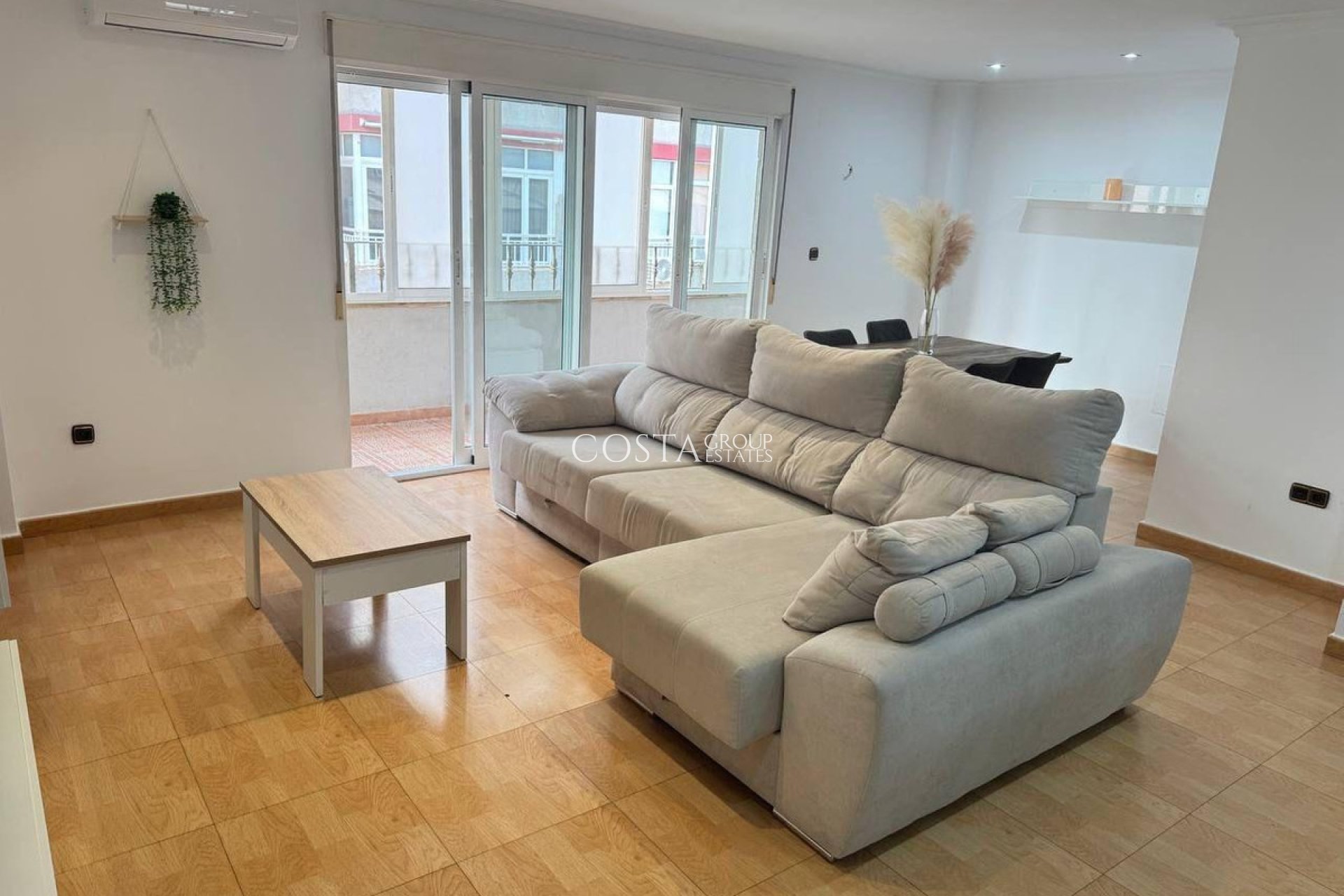 Resale - Apartments -
Torrevieja - Torrevieja Centro