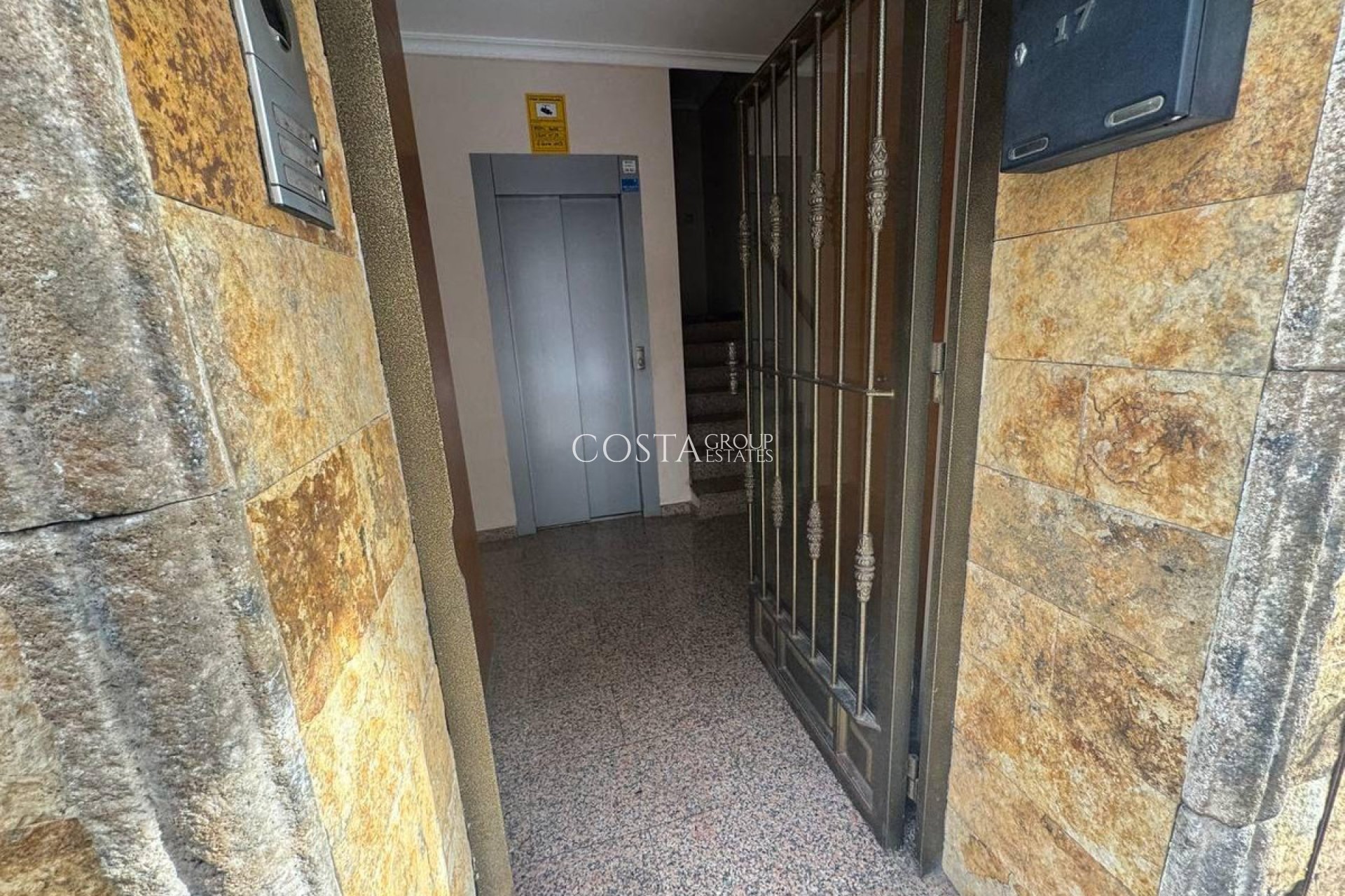 Resale - Apartments -
Torrevieja - Torrevieja Centro