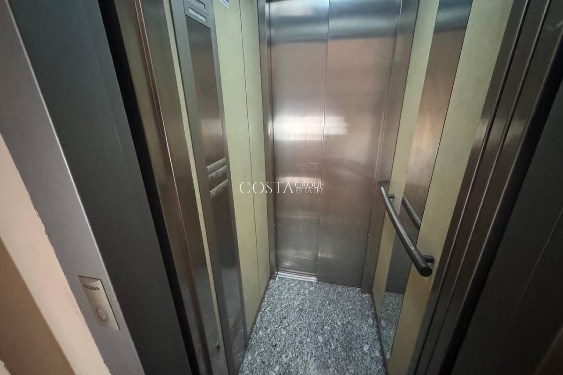 Resale - Apartments -
Torrevieja - Torrevieja Centro