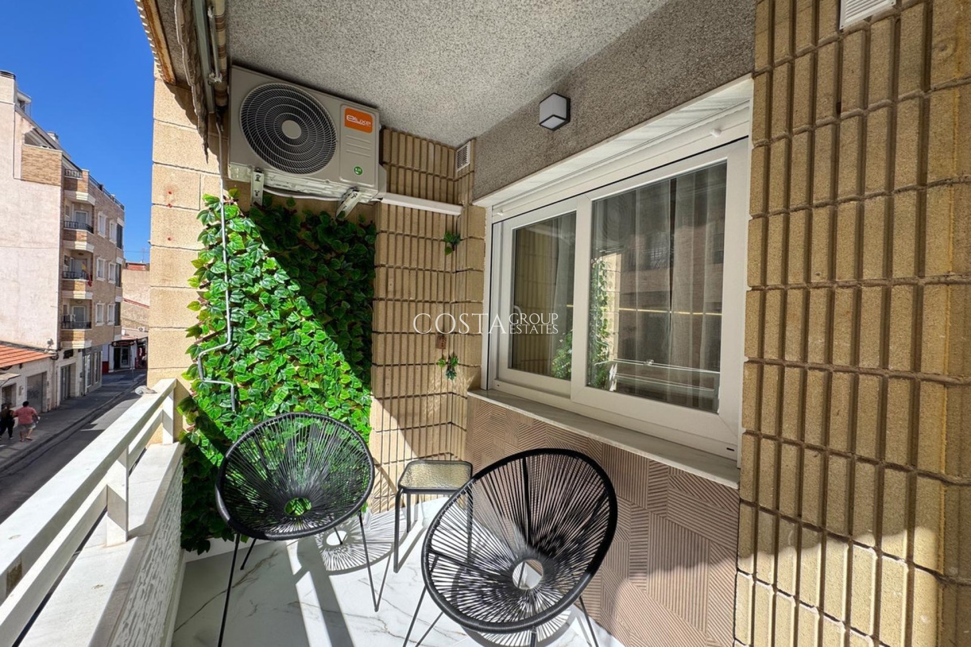 Resale - Apartments -
Torrevieja - Torrevieja Centro