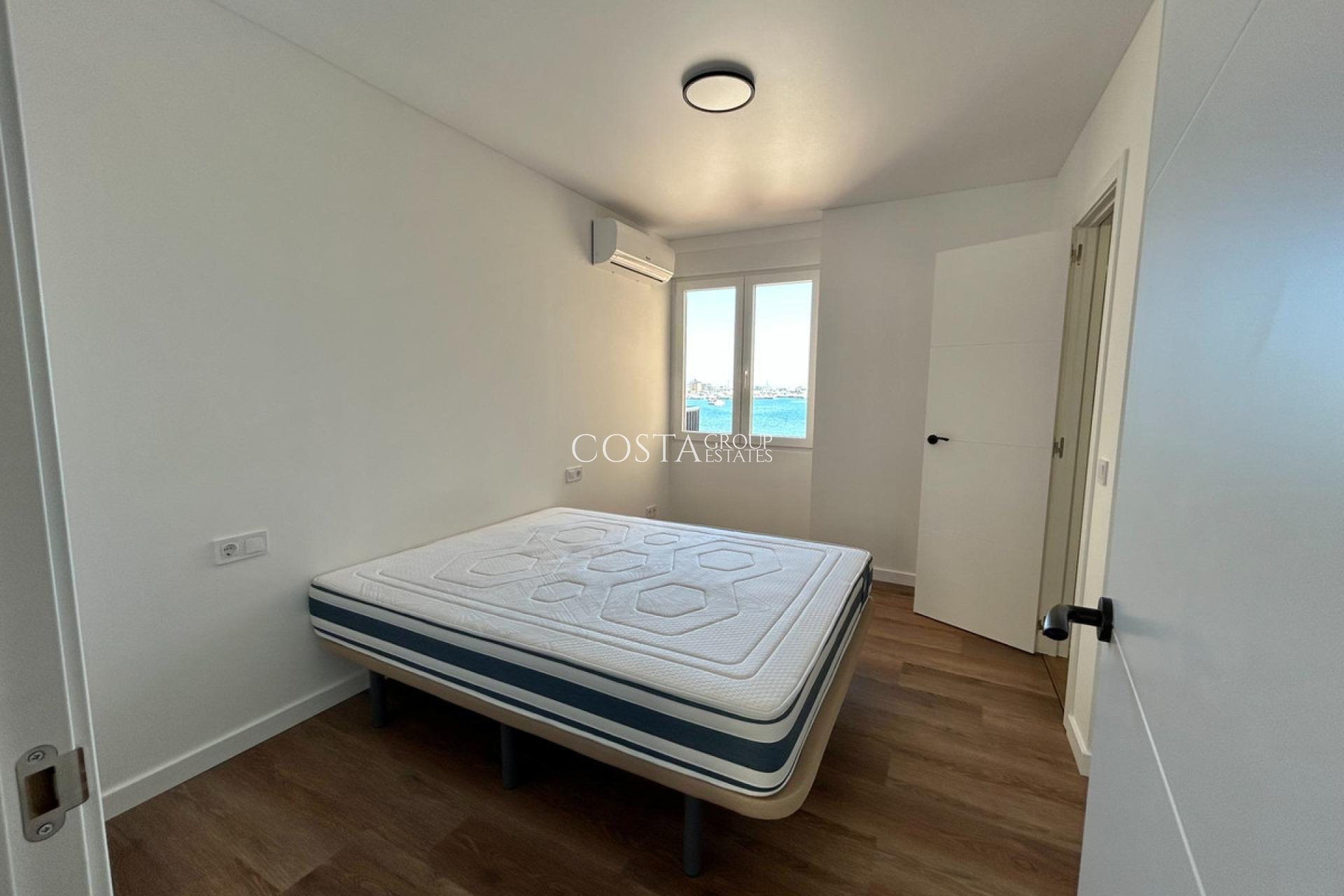 Resale - Apartments -
Torrevieja - Torrevieja Centro