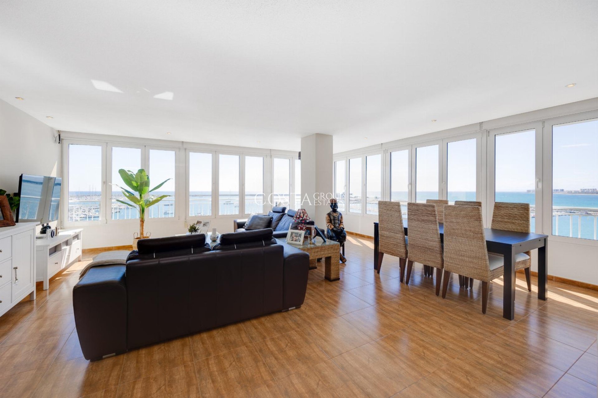 Resale - Apartments -
Torrevieja - Torrevieja Centro