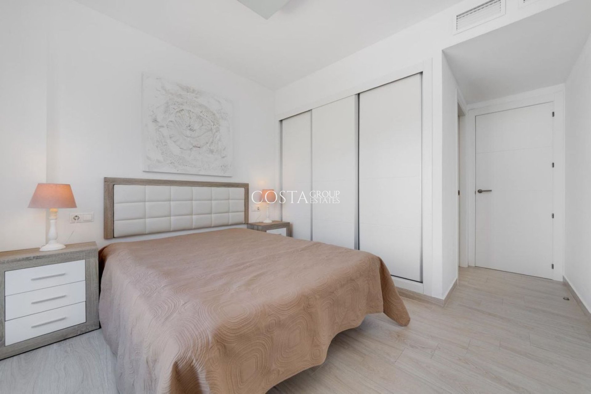 Resale - Apartments -
Torrevieja - Torrevieja Centro