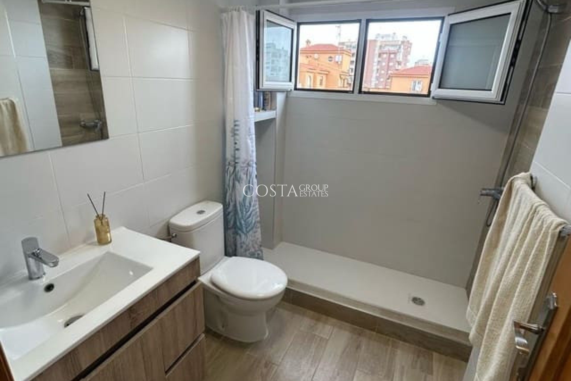 Resale - Apartments -
Torrevieja - Torrevieja Centro