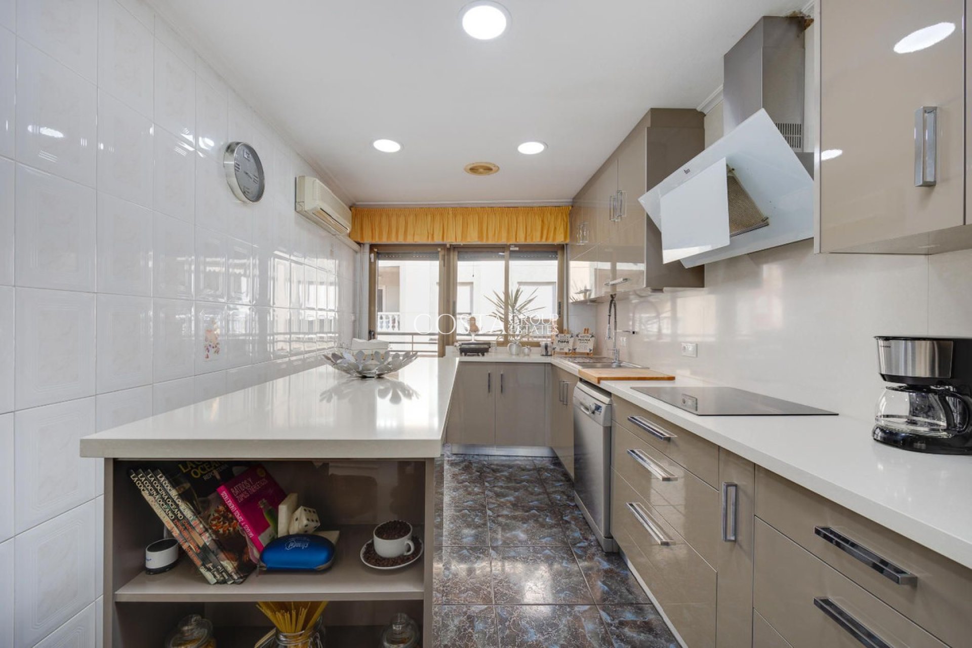 Resale - Apartments -
Torrevieja - Torrevieja Centro