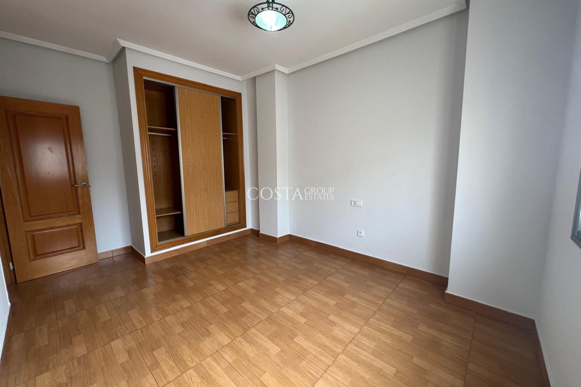 Resale - Apartments -
Torrevieja - Torrevieja Centro