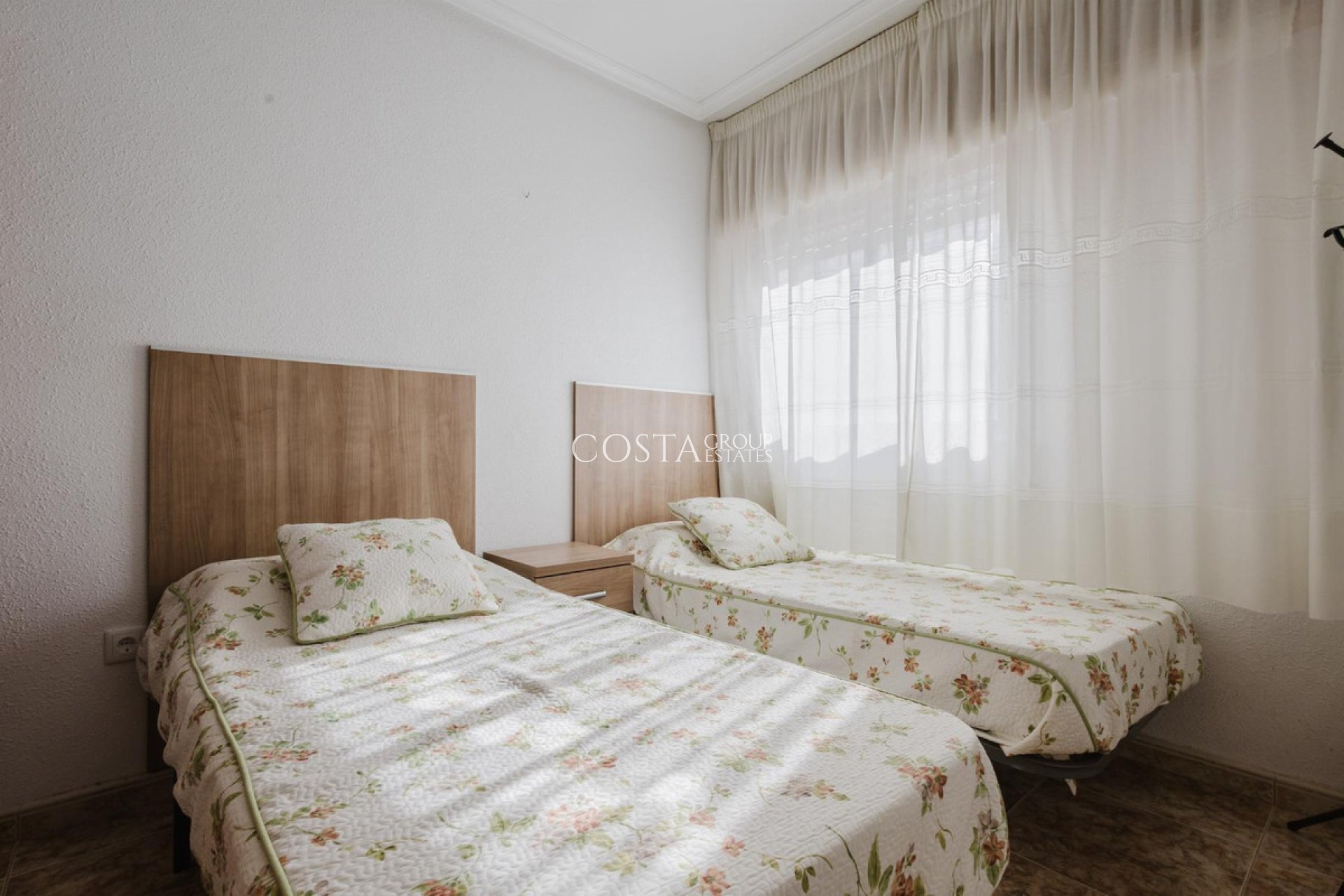 Resale - Apartments -
Torrevieja - Torrevieja Centro