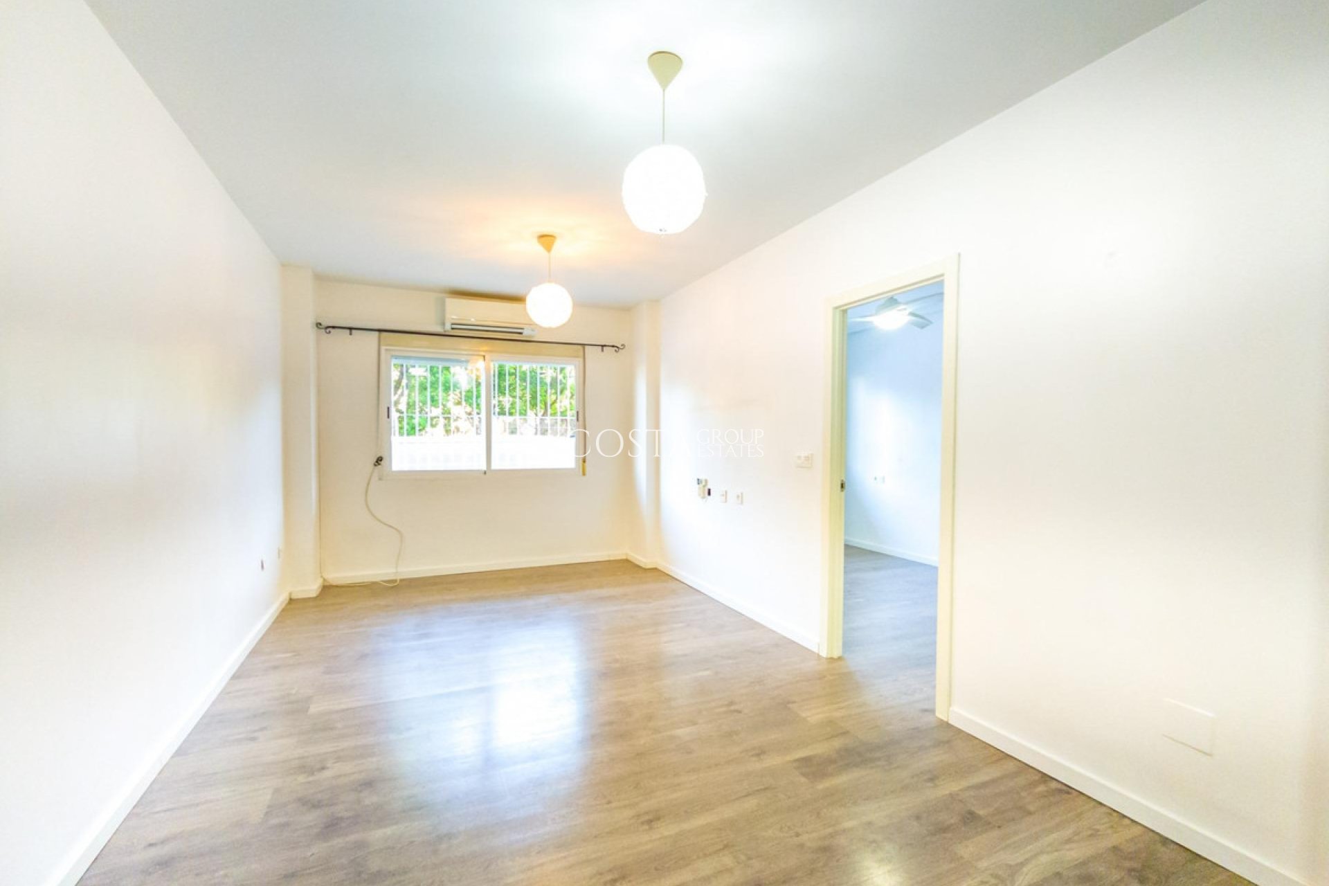 Resale - Apartments -
Torrevieja - Torrevieja Centro