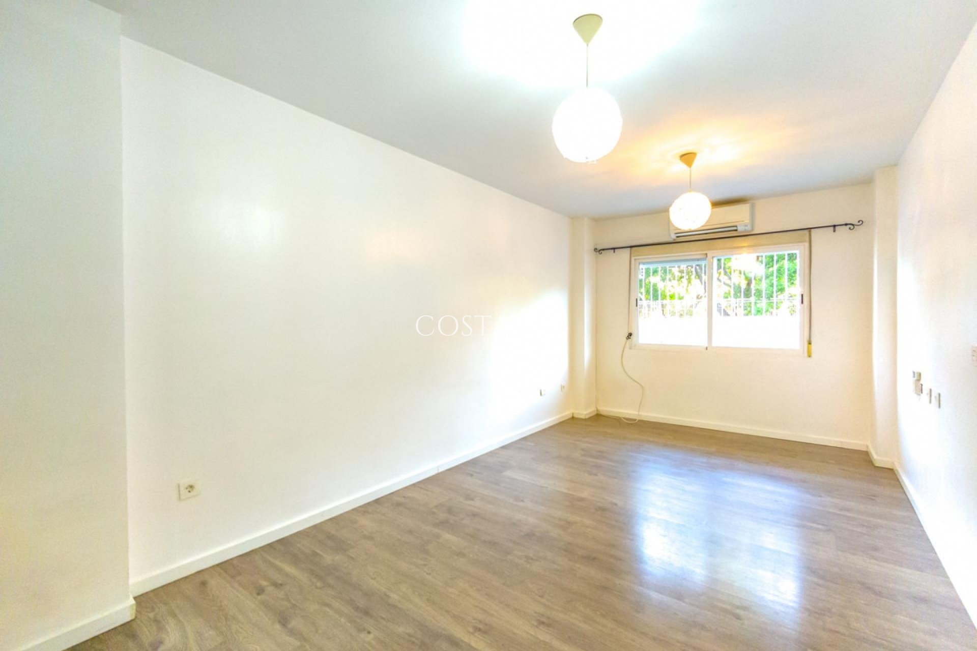 Resale - Apartments -
Torrevieja - Torrevieja Centro