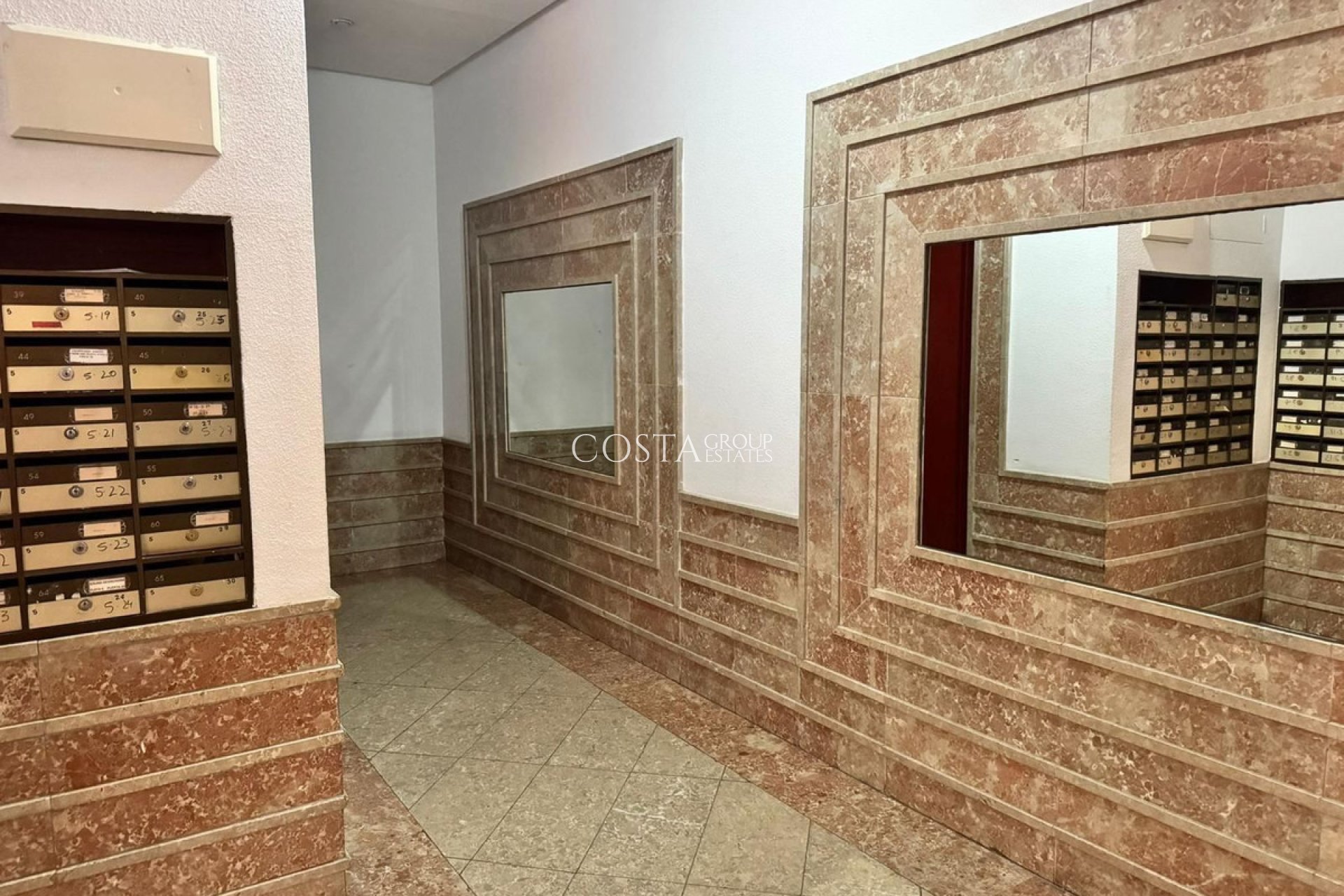 Resale - Apartments -
Torrevieja - Torrevieja Centro