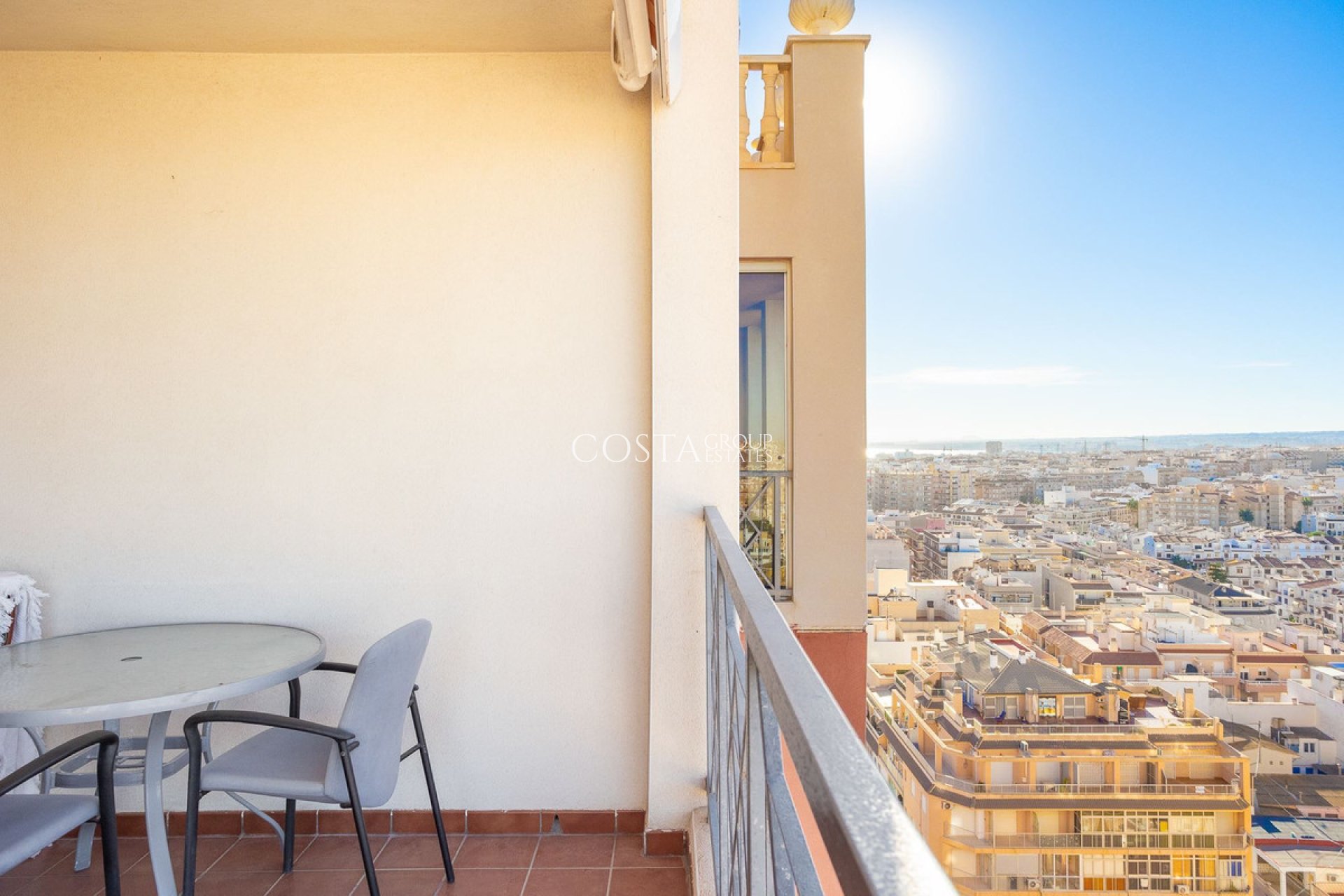 Resale - Apartments -
Torrevieja - Torrevieja Centro