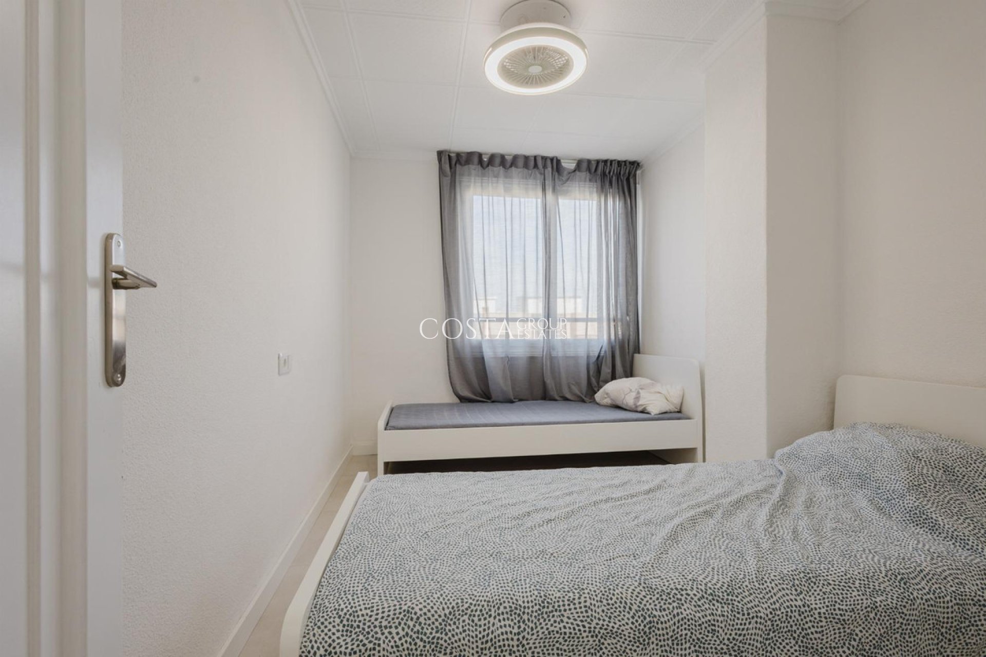 Resale - Apartments -
Torrevieja - Torrevieja Centro