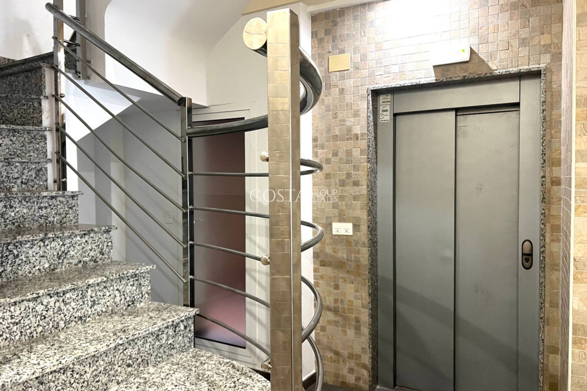 Resale - Apartments -
Torrevieja - Torrevieja Centro