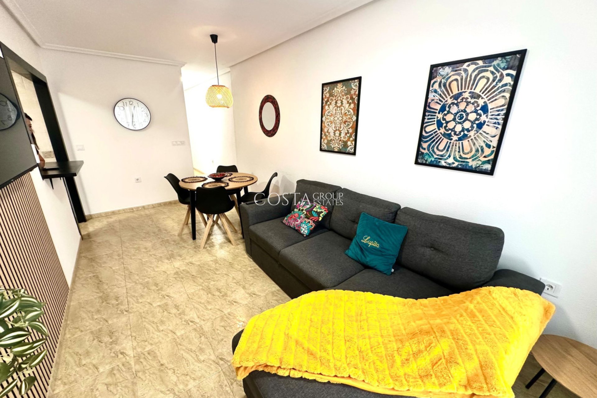 Resale - Apartments -
Torrevieja - Torrevieja Centro