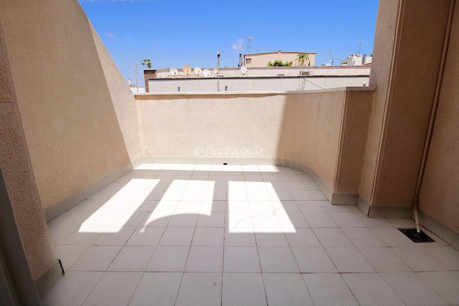 Resale - Apartments -
Torrevieja - Torrevieja Centro