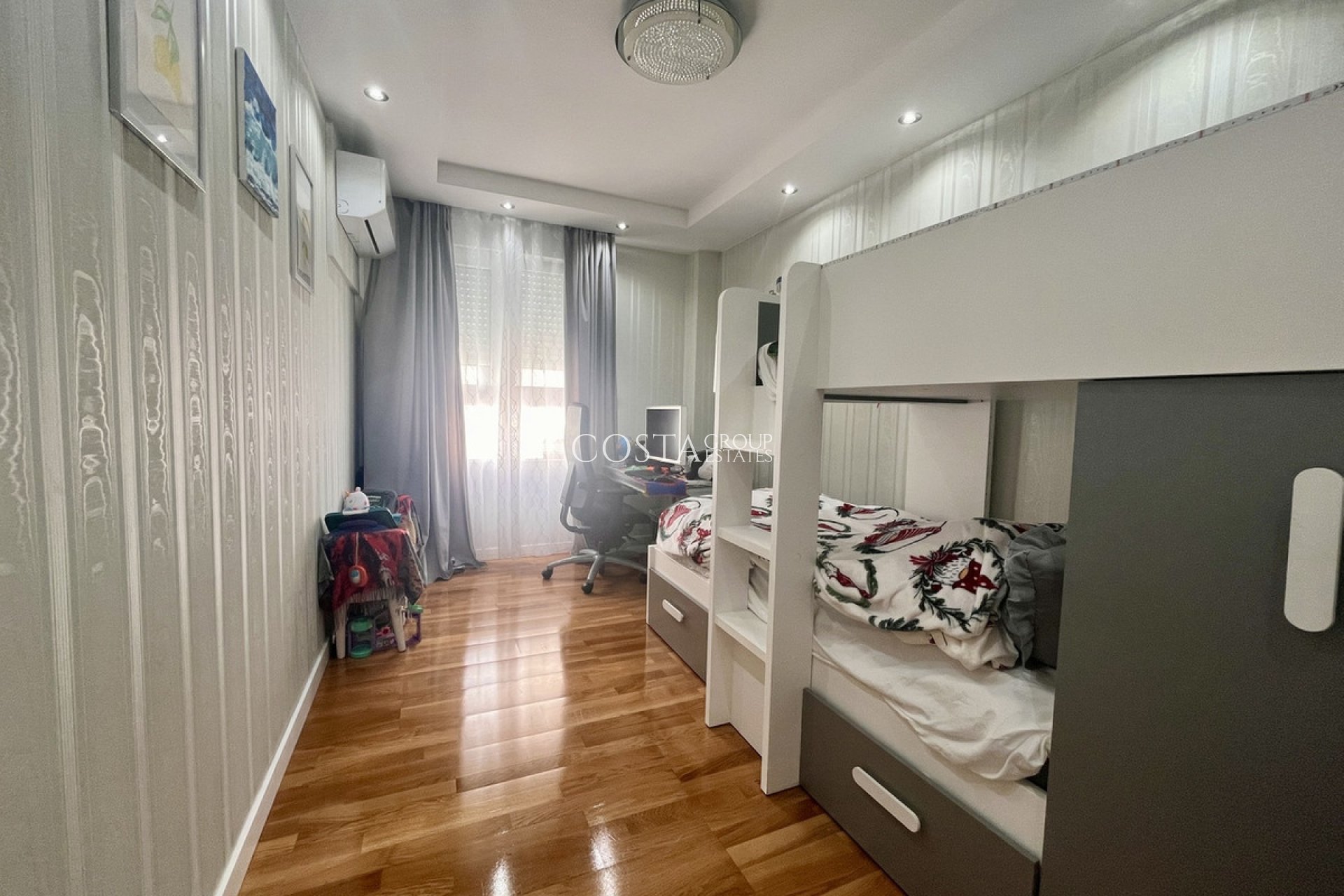 Resale - Apartments -
Torrevieja