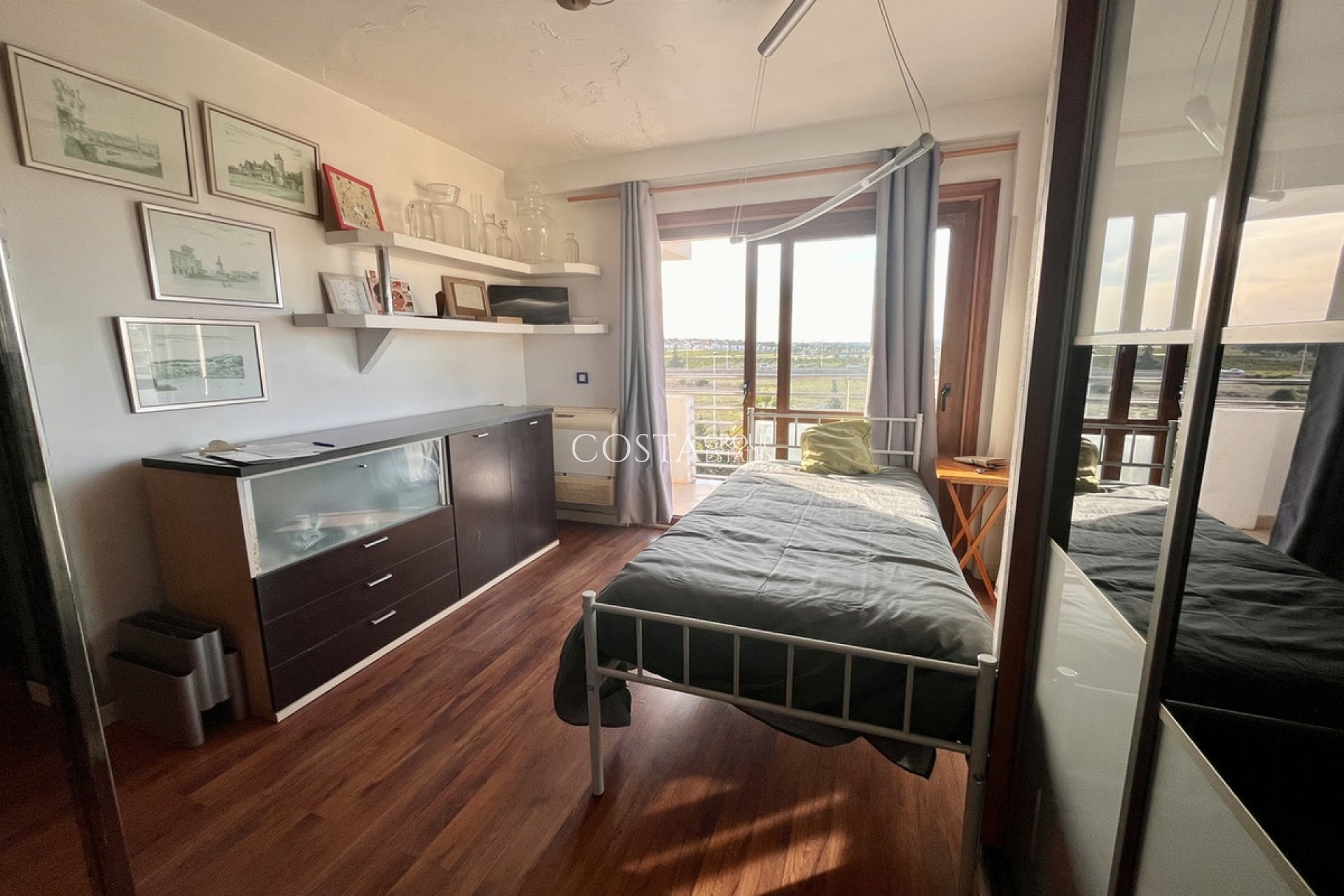 Resale - Apartments -
Torrevieja