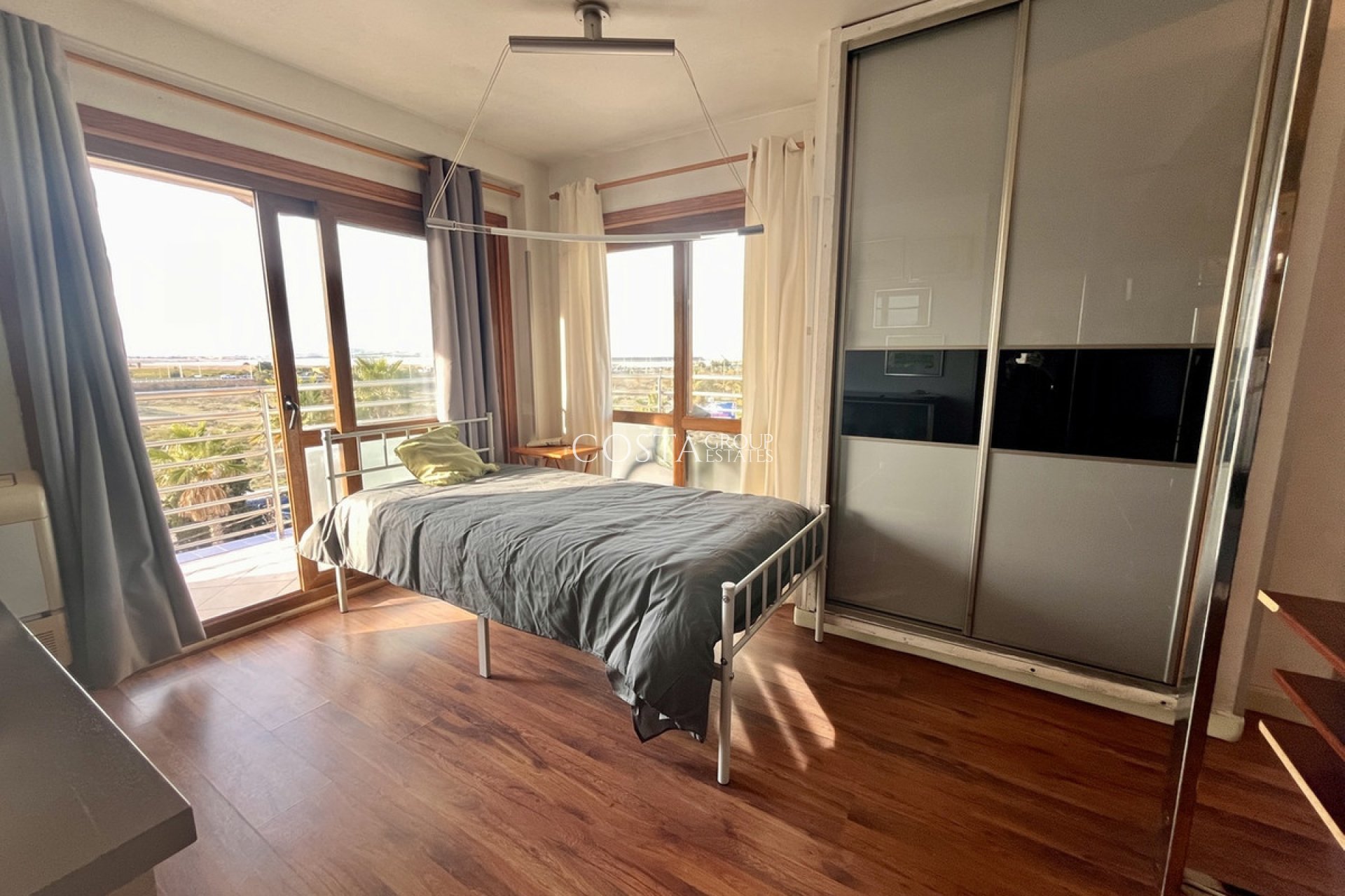 Resale - Apartments -
Torrevieja