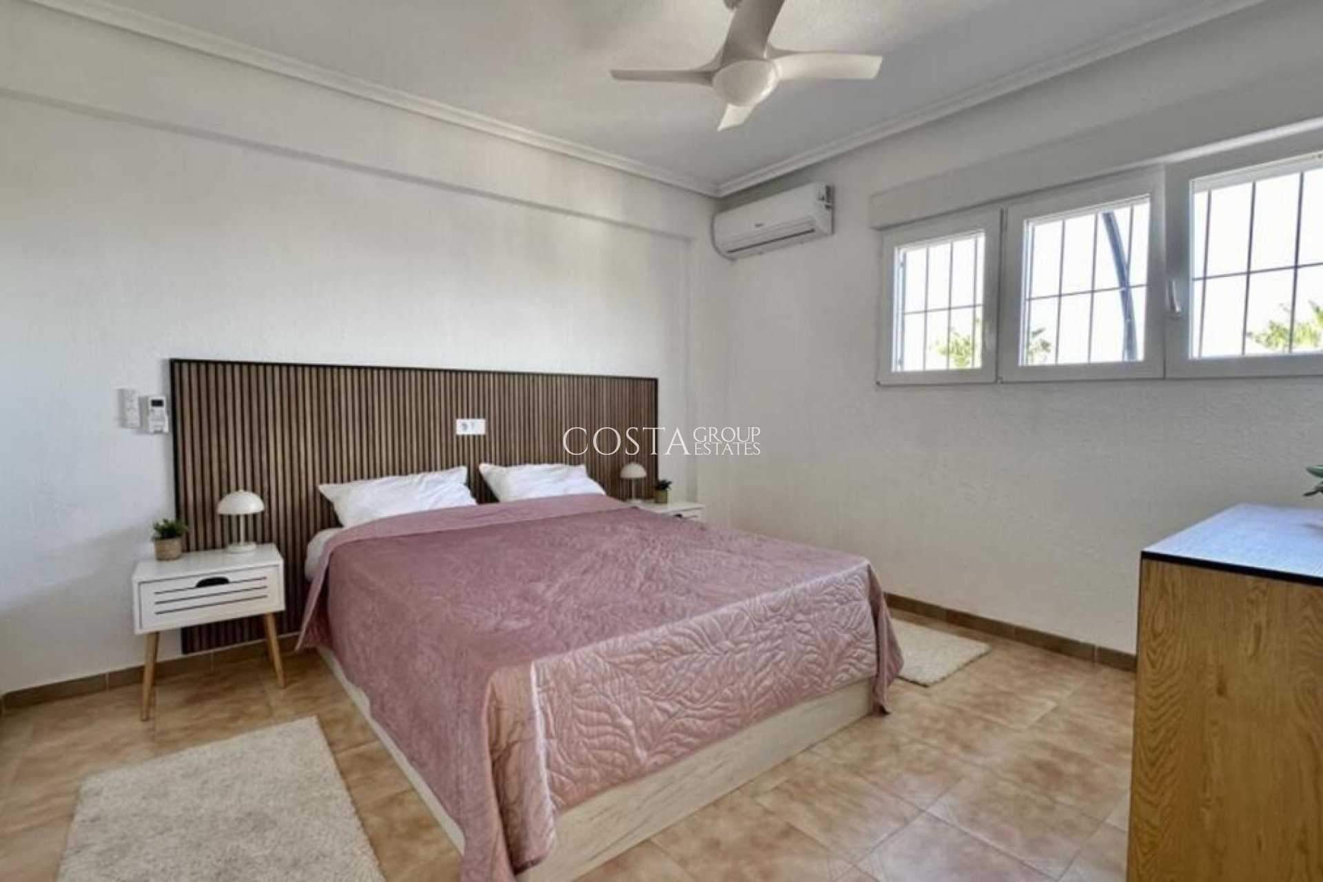 Resale - Apartments -
Torrevieja