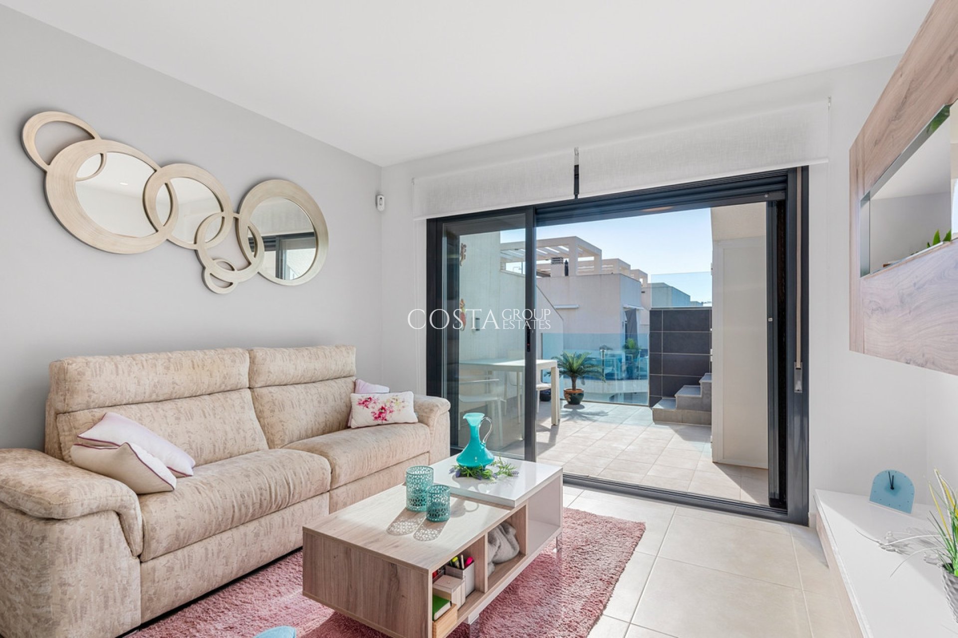 Resale - Apartments -
Urbanización El Raso
