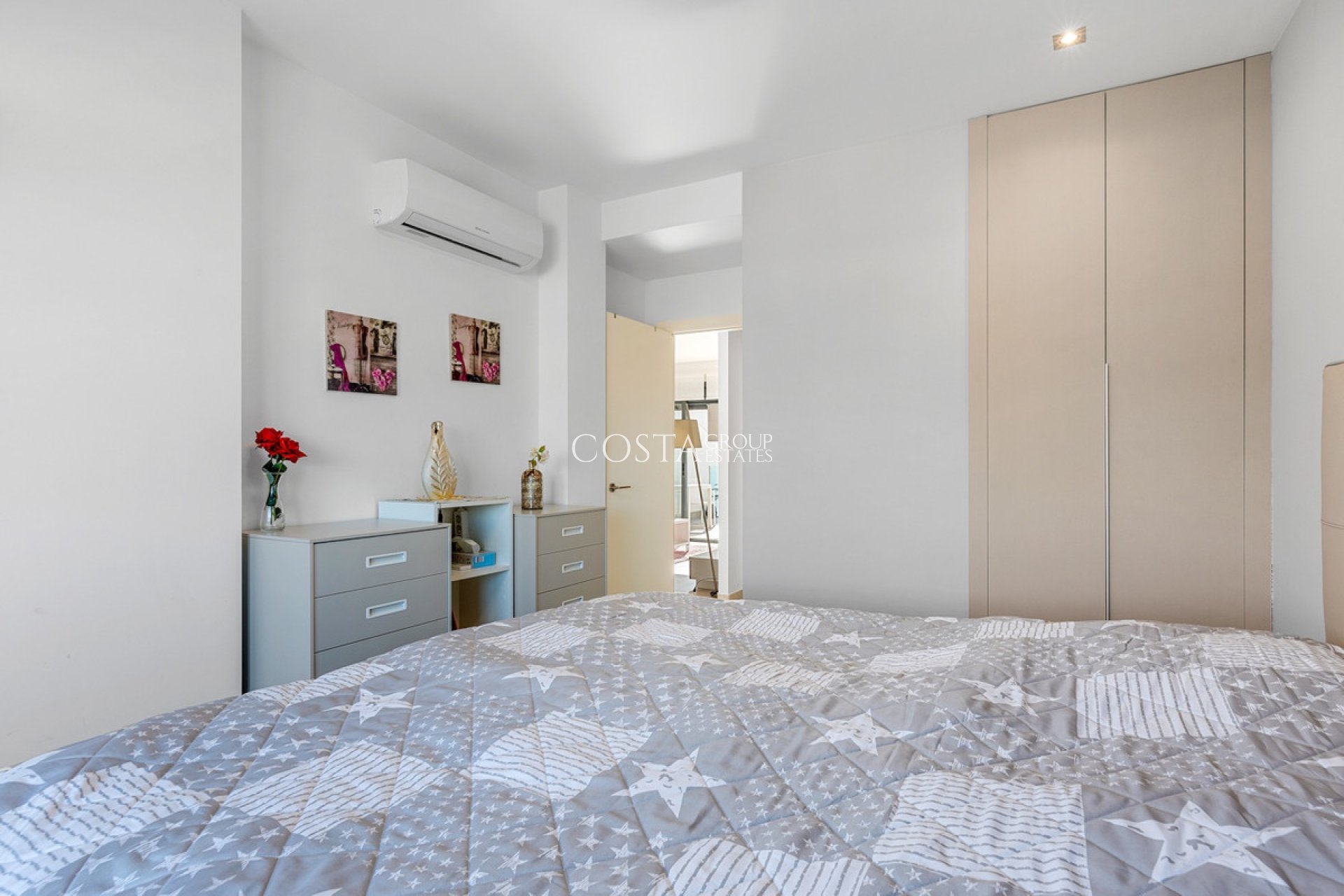 Resale - Apartments -
Urbanización El Raso
