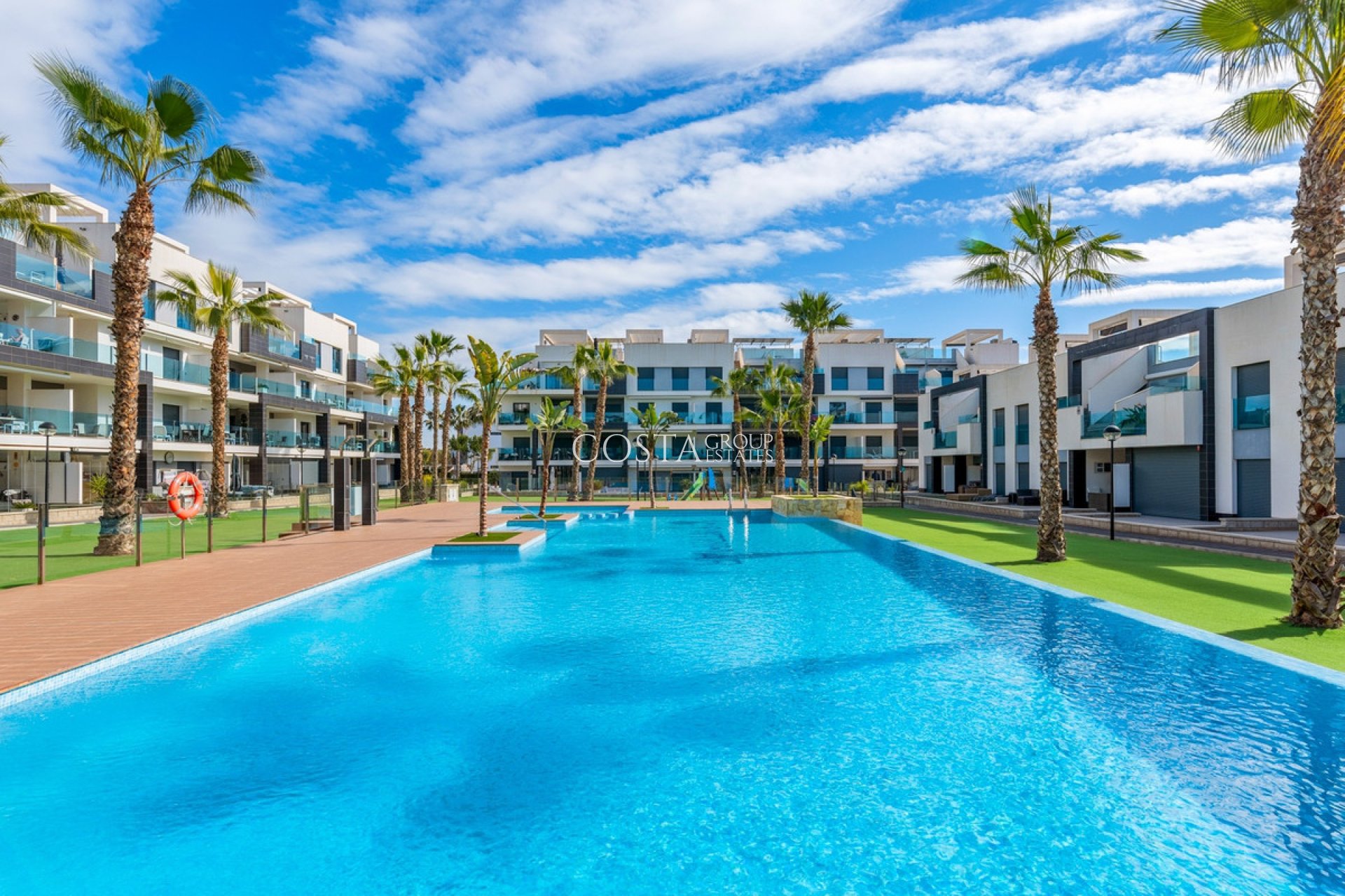 Resale - Apartments -
Urbanización El Raso