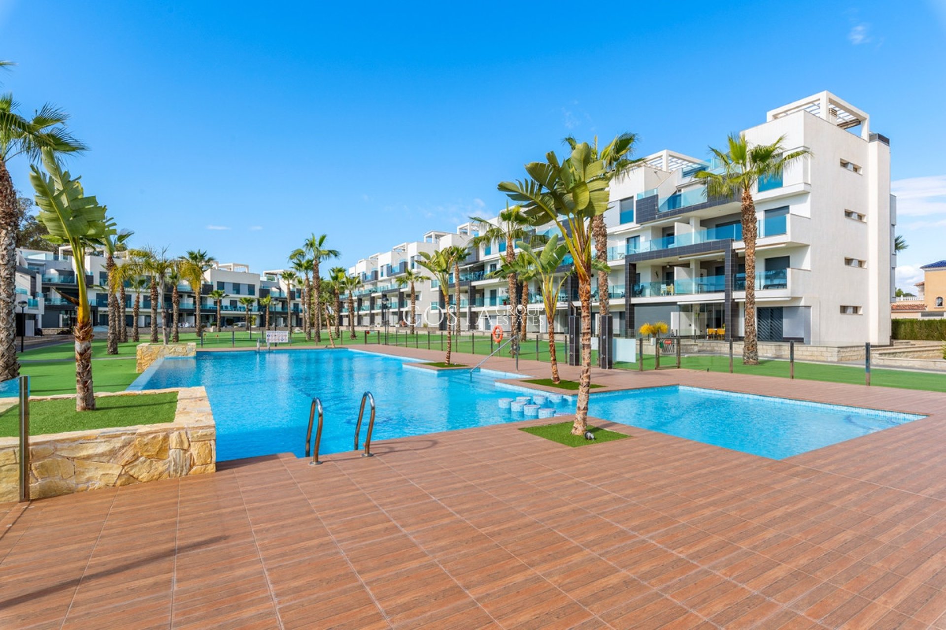Resale - Apartments -
Urbanización El Raso