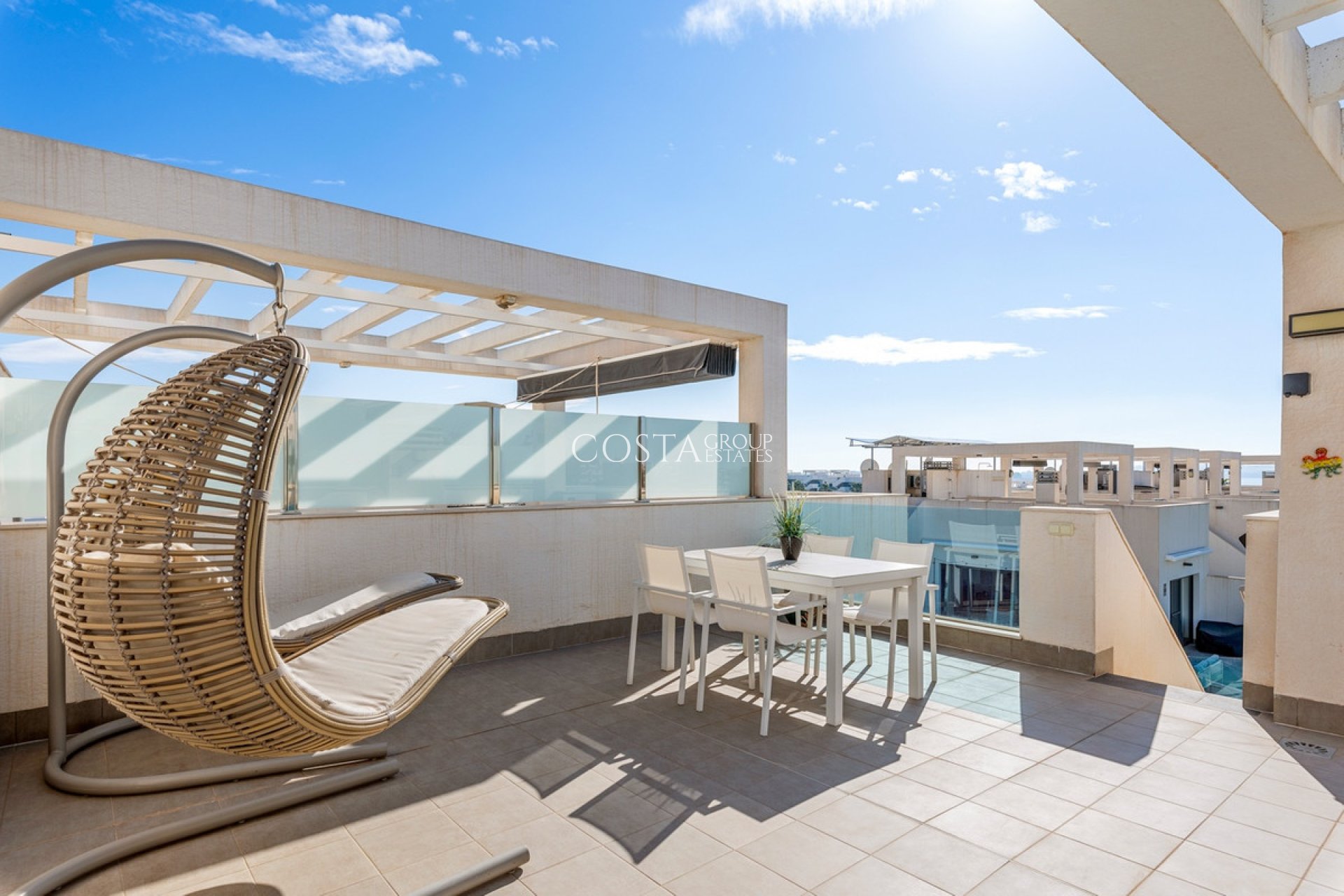 Resale - Apartments -
Urbanización El Raso