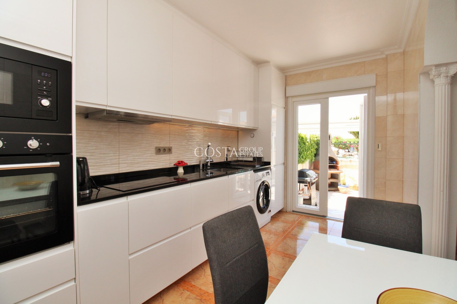 Resale - Apartments -
Villamartín - PAU 8