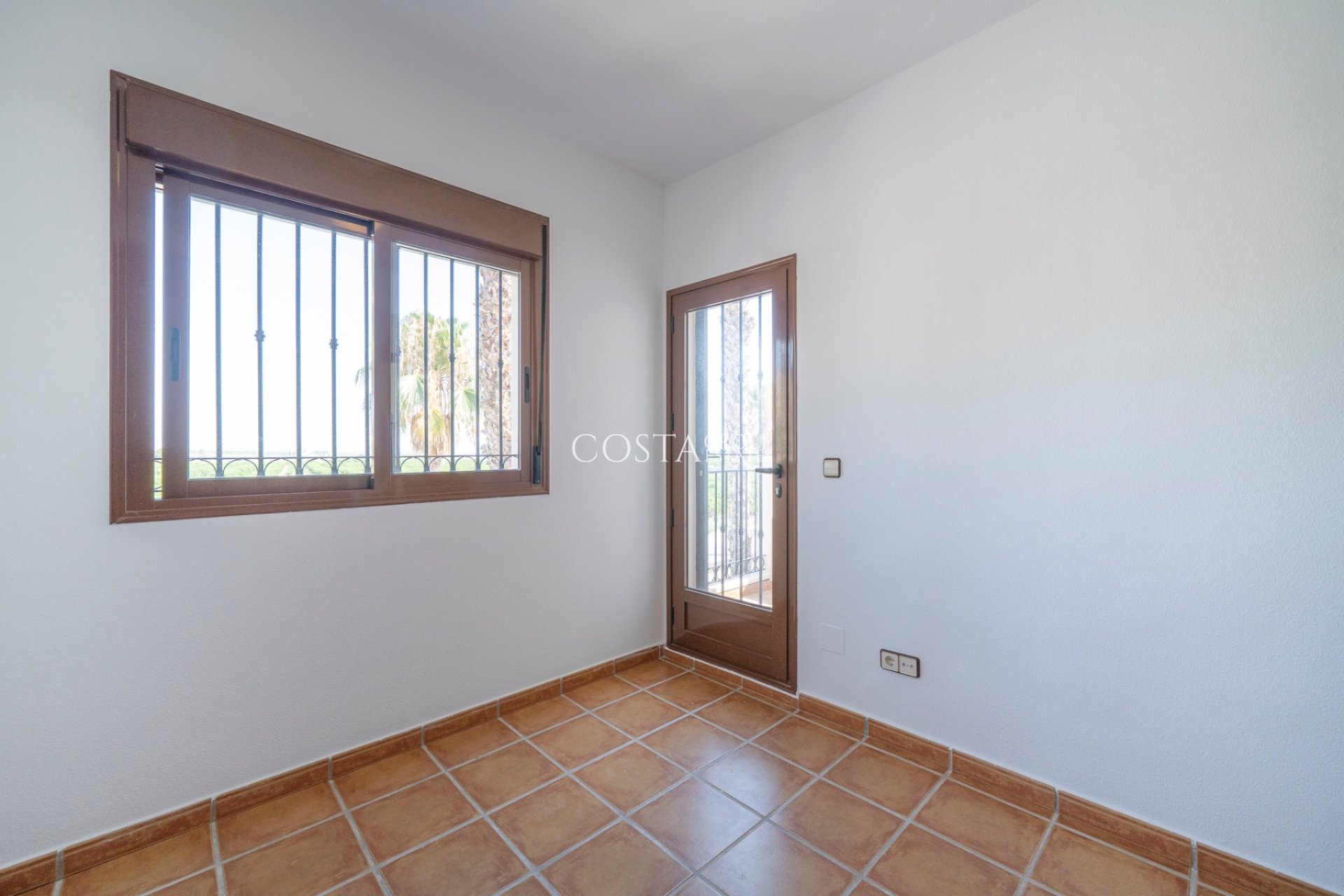 Resale - House -
Algorfa