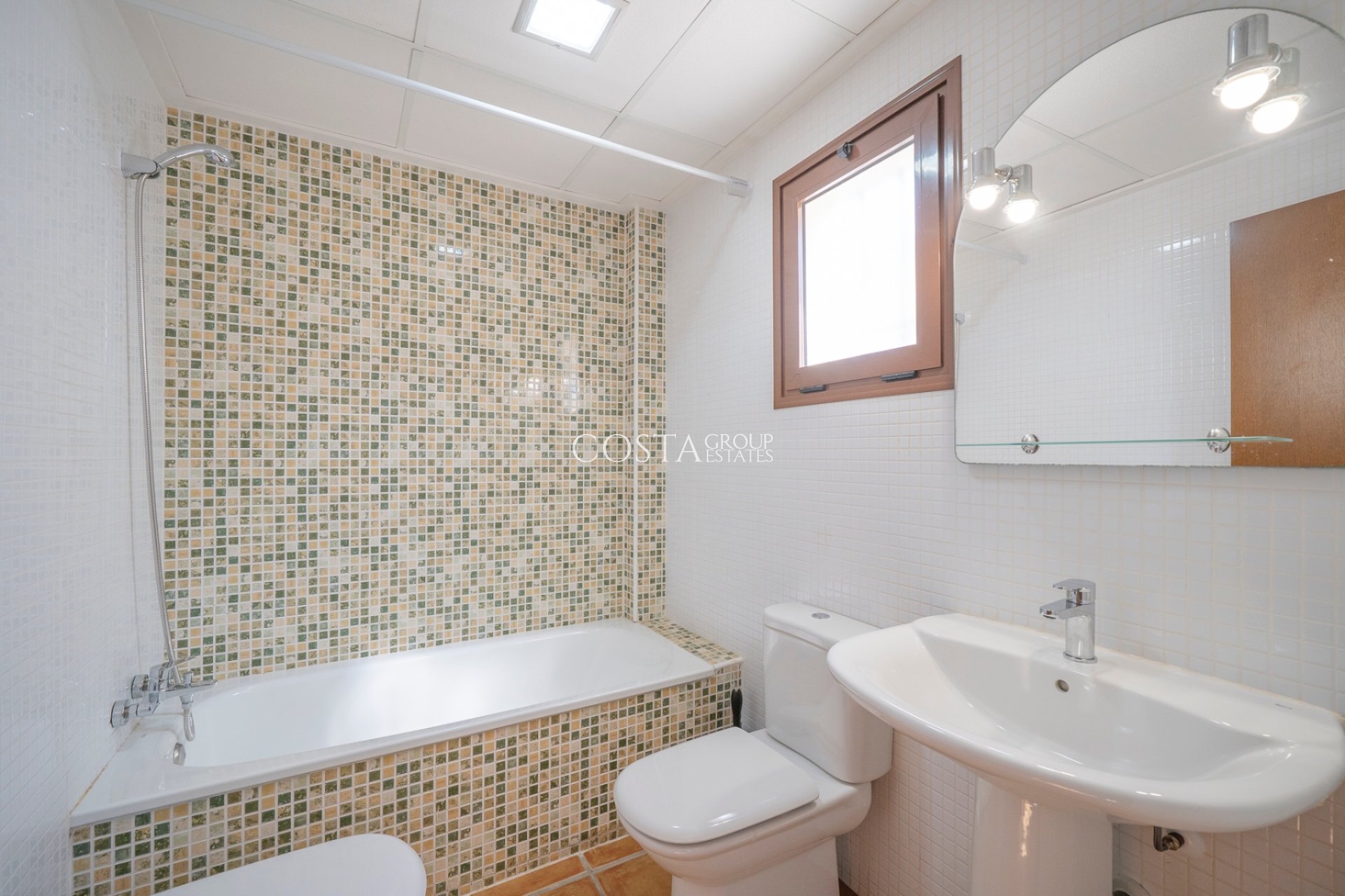 Resale - House -
Algorfa