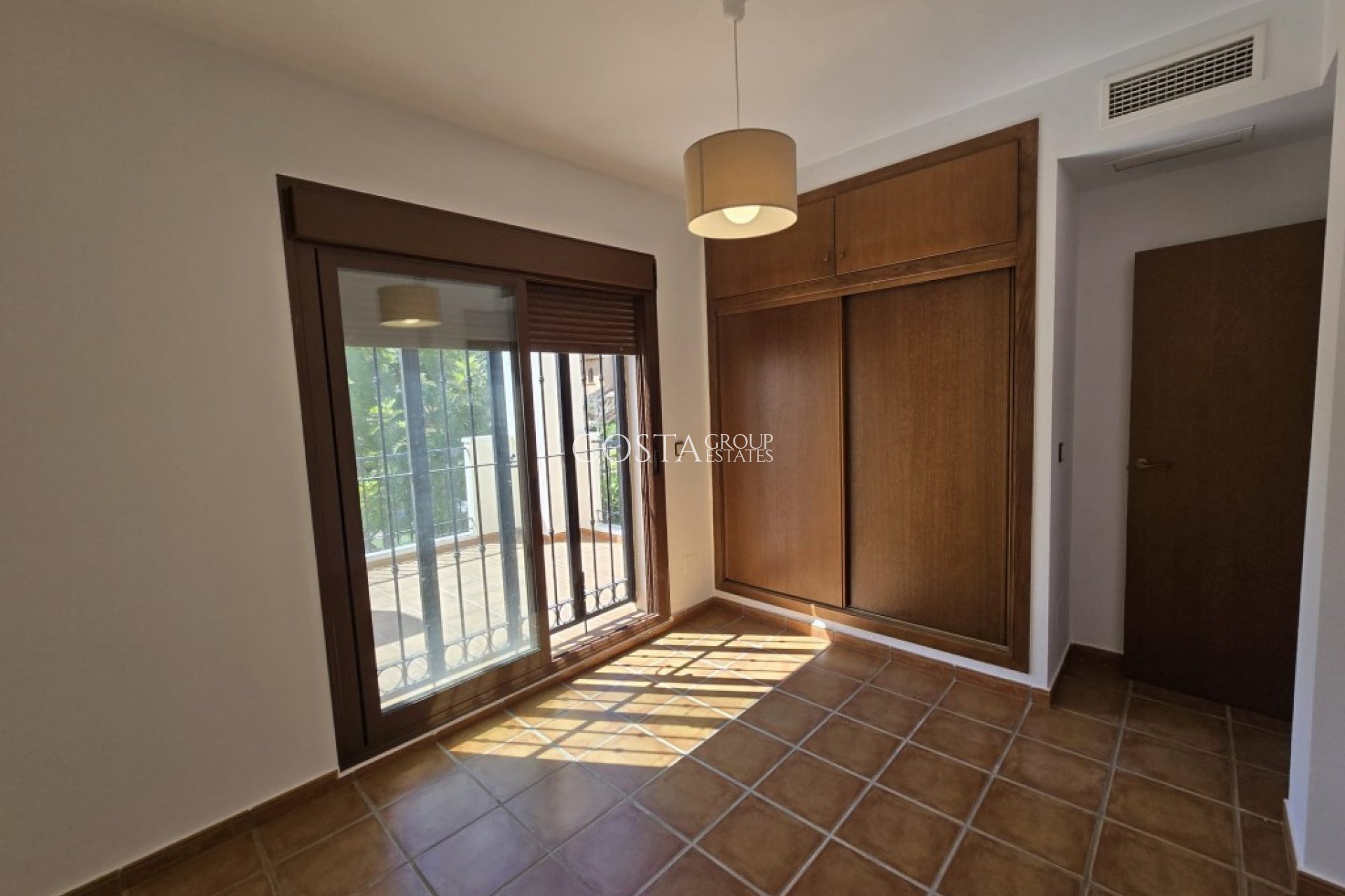 Resale - House -
Algorfa