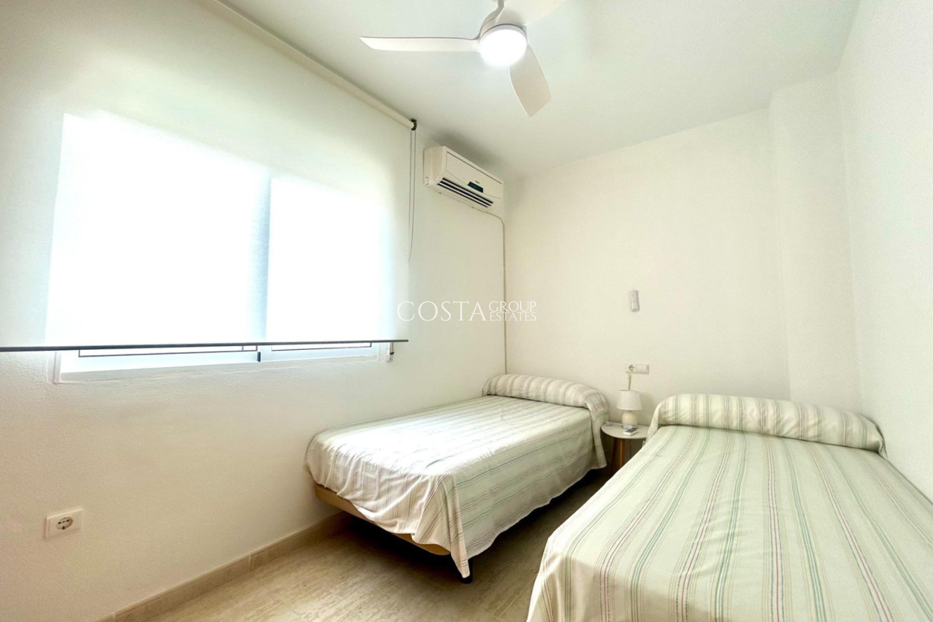 Resale - House -
Orihuela - Campoamor