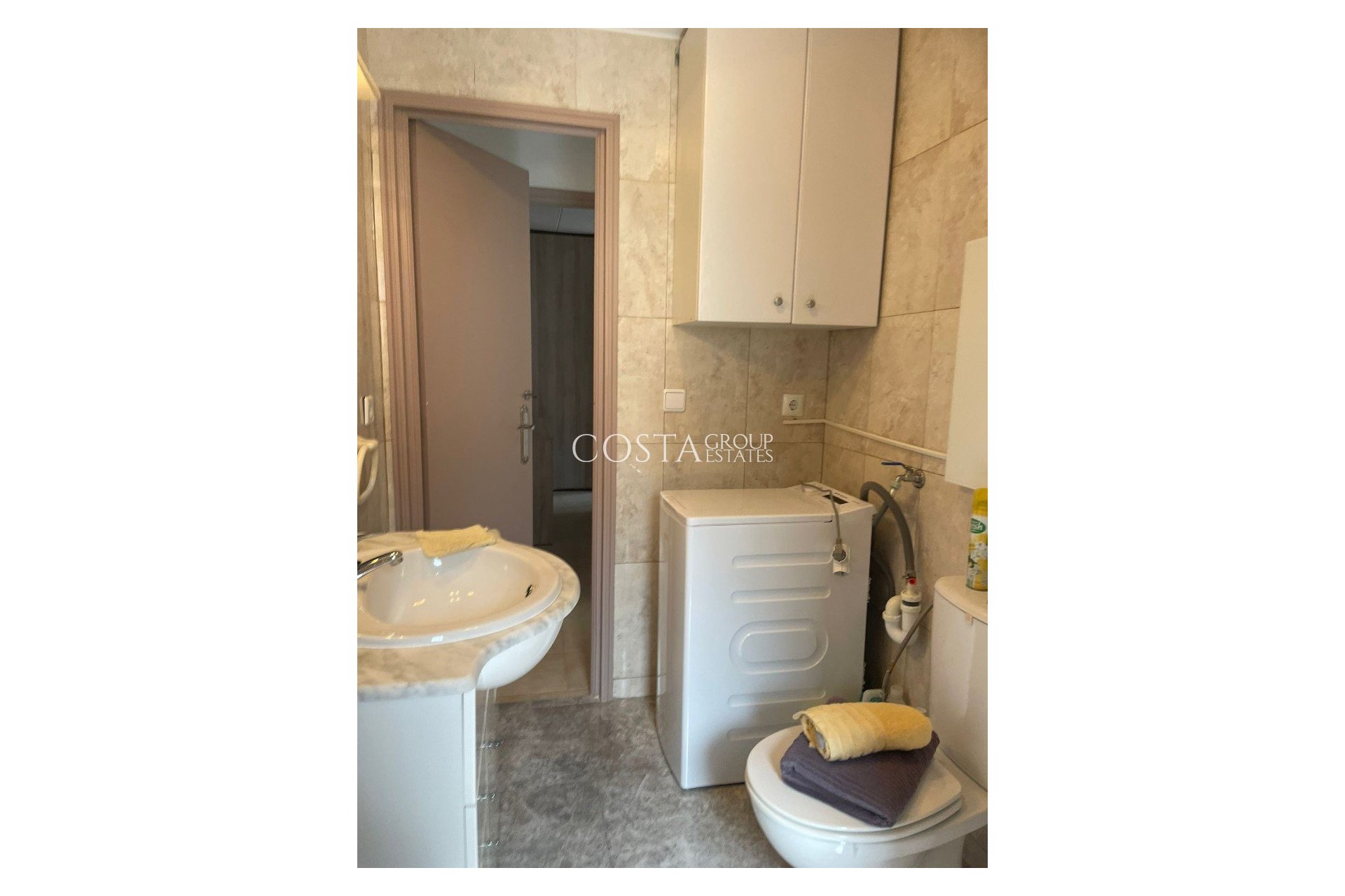 Resale - House -
Orihuela Costa - La Florida