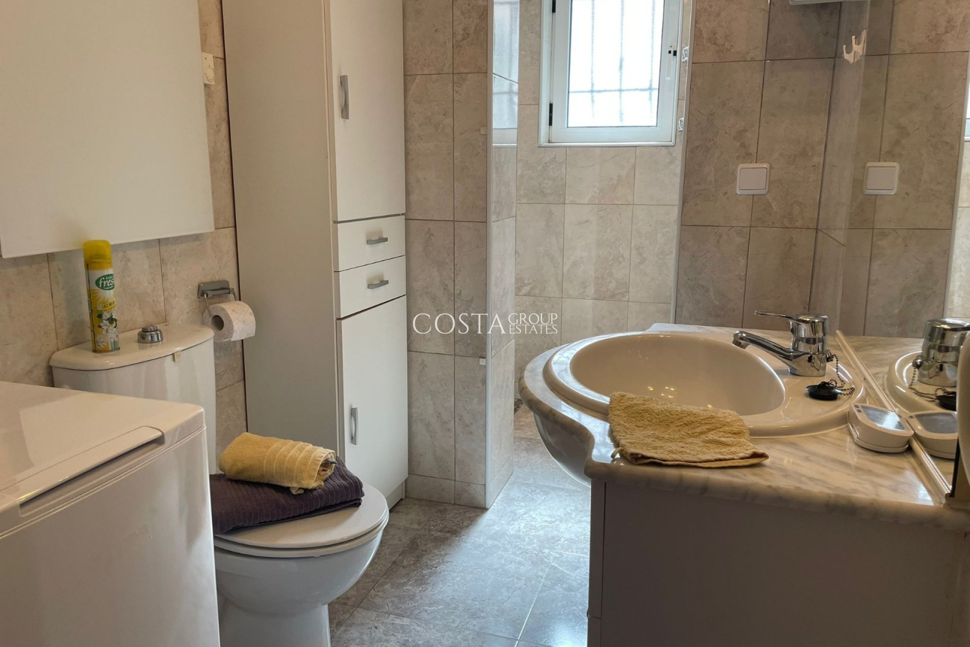 Resale - House -
Orihuela Costa - La Florida
