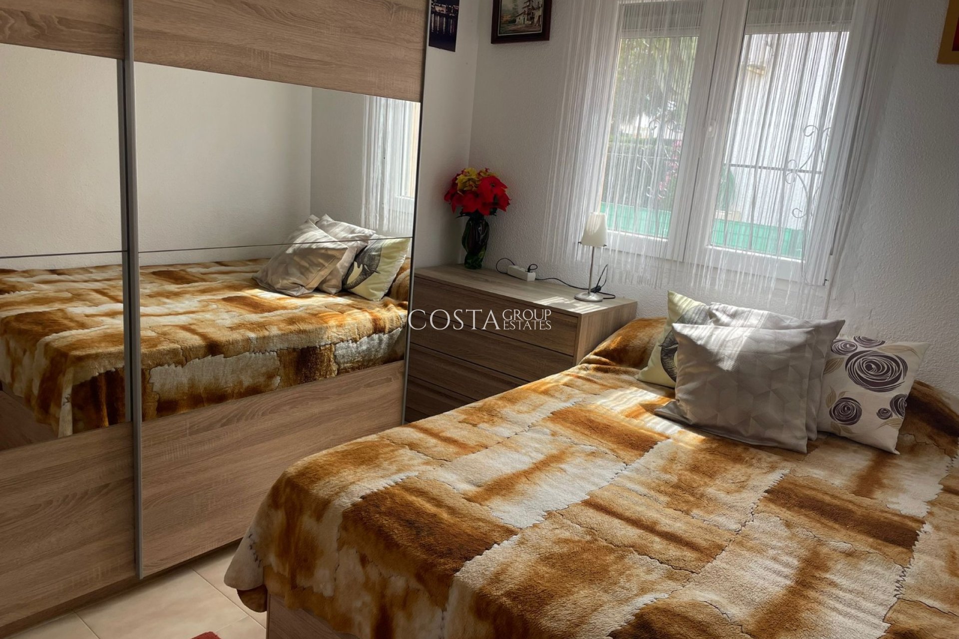 Resale - House -
Orihuela Costa - La Florida