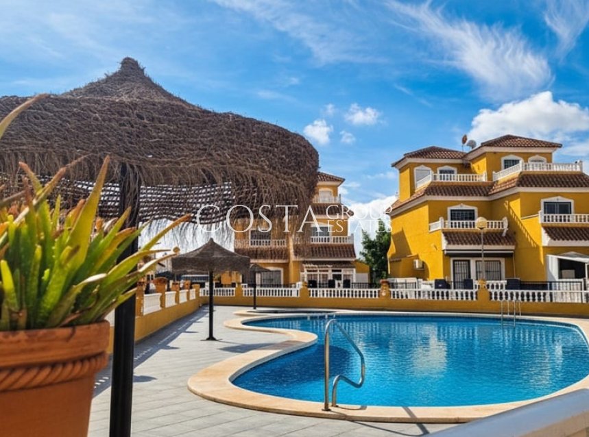 Resale - House -
Orihuela Costa - La Florida